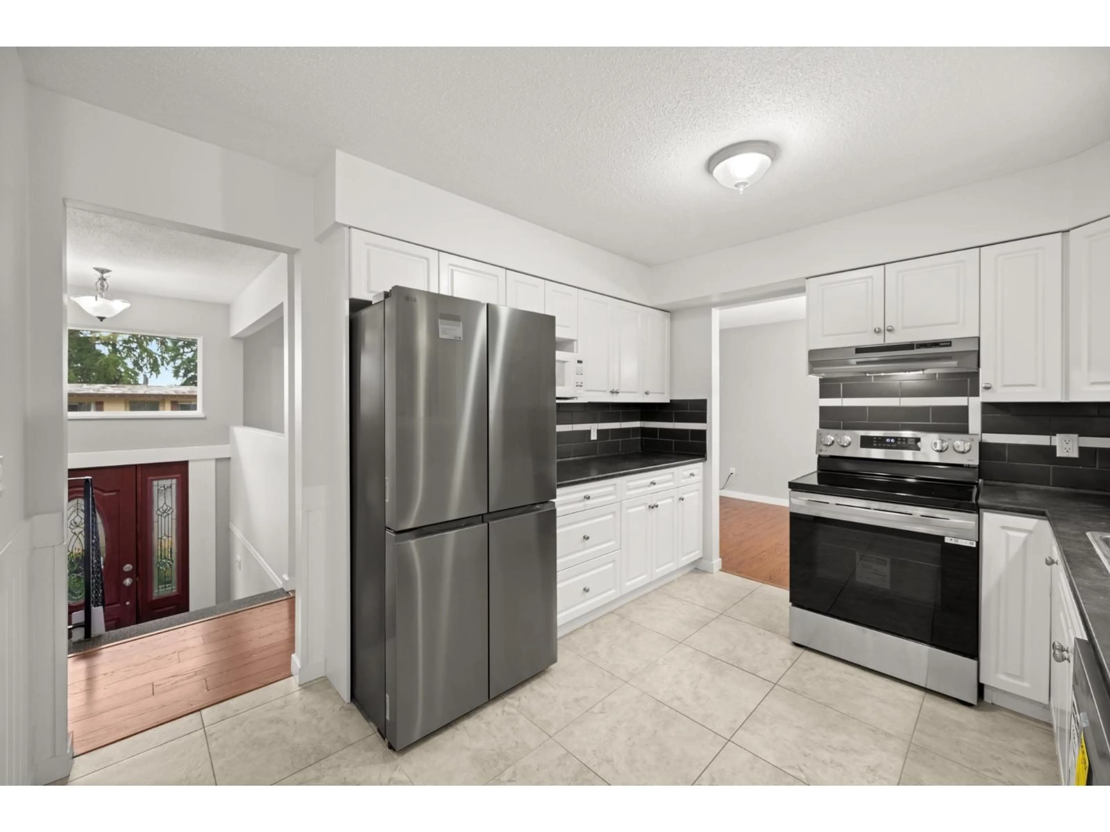 Standard kitchen, ceramic/tile floor for 34477 PEARL, Abbotsford British Columbia V2S2V7
