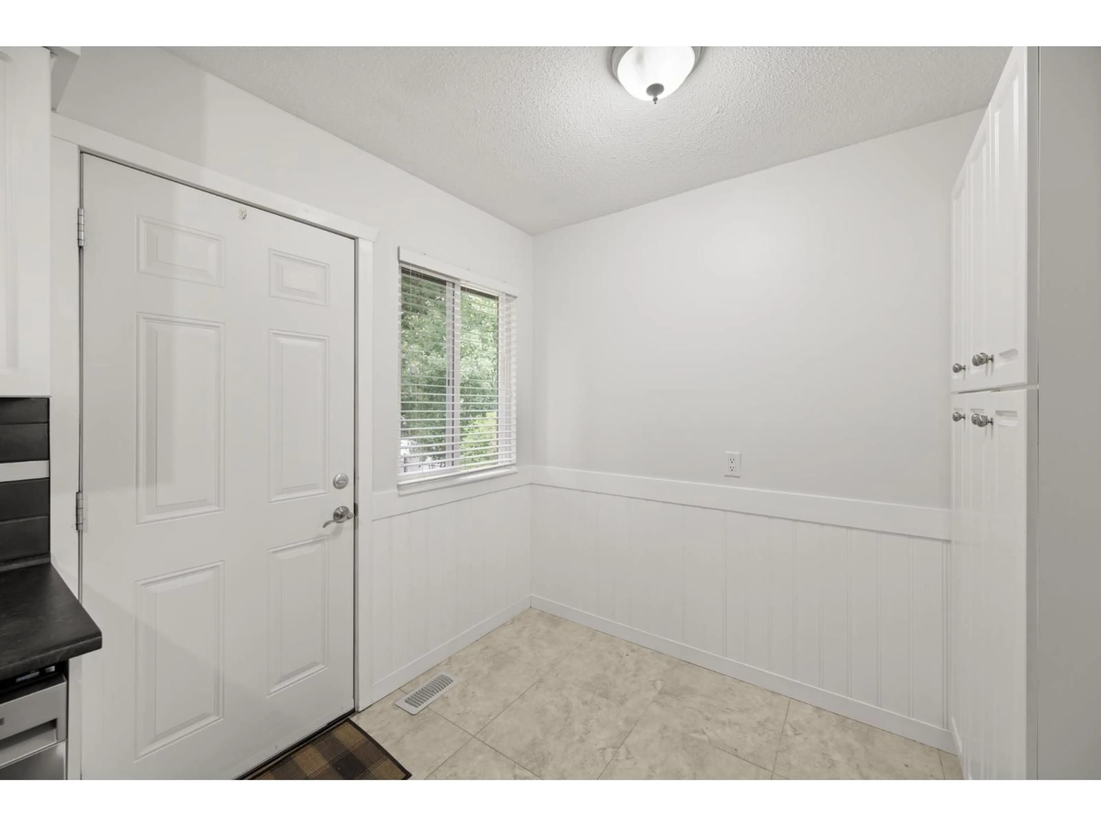 Indoor entryway for 34477 PEARL, Abbotsford British Columbia V2S2V7