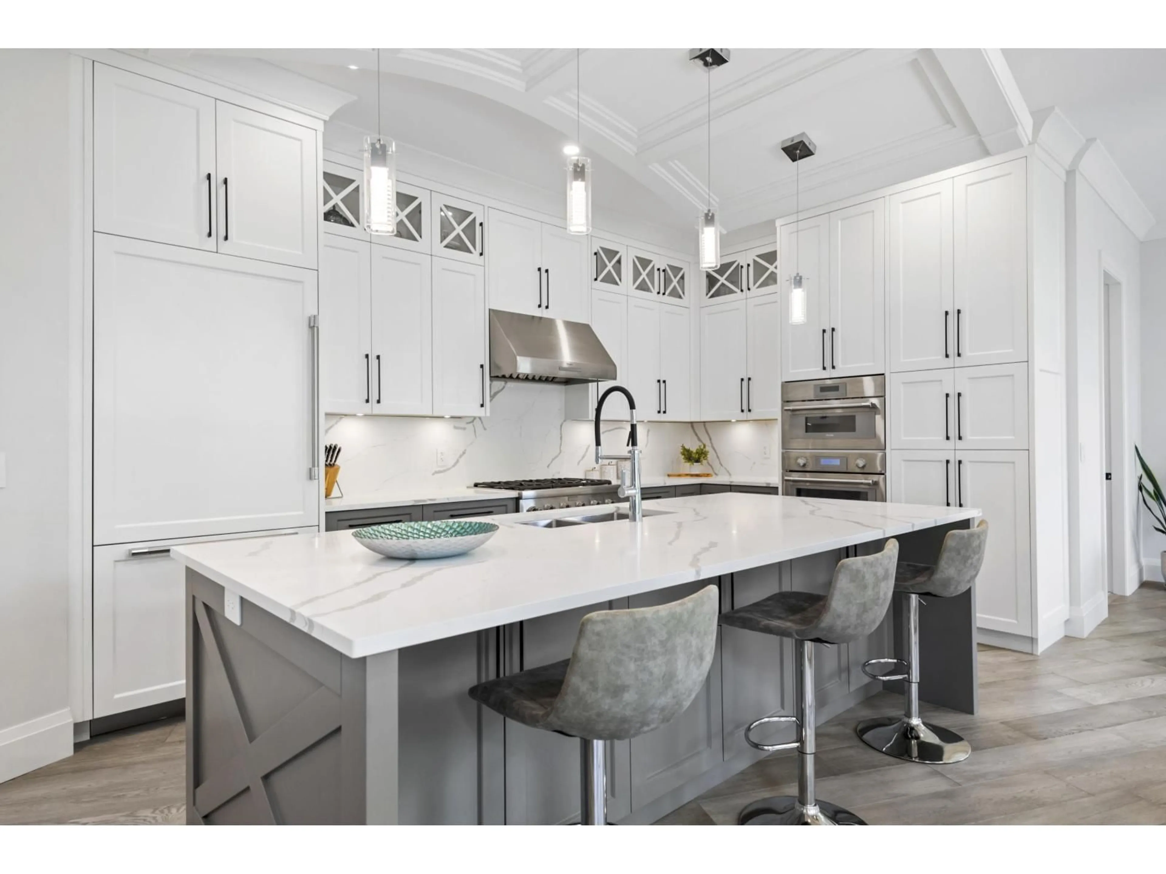 Contemporary kitchen, ceramic/tile floor for 918 163, Surrey British Columbia V4A4Y4