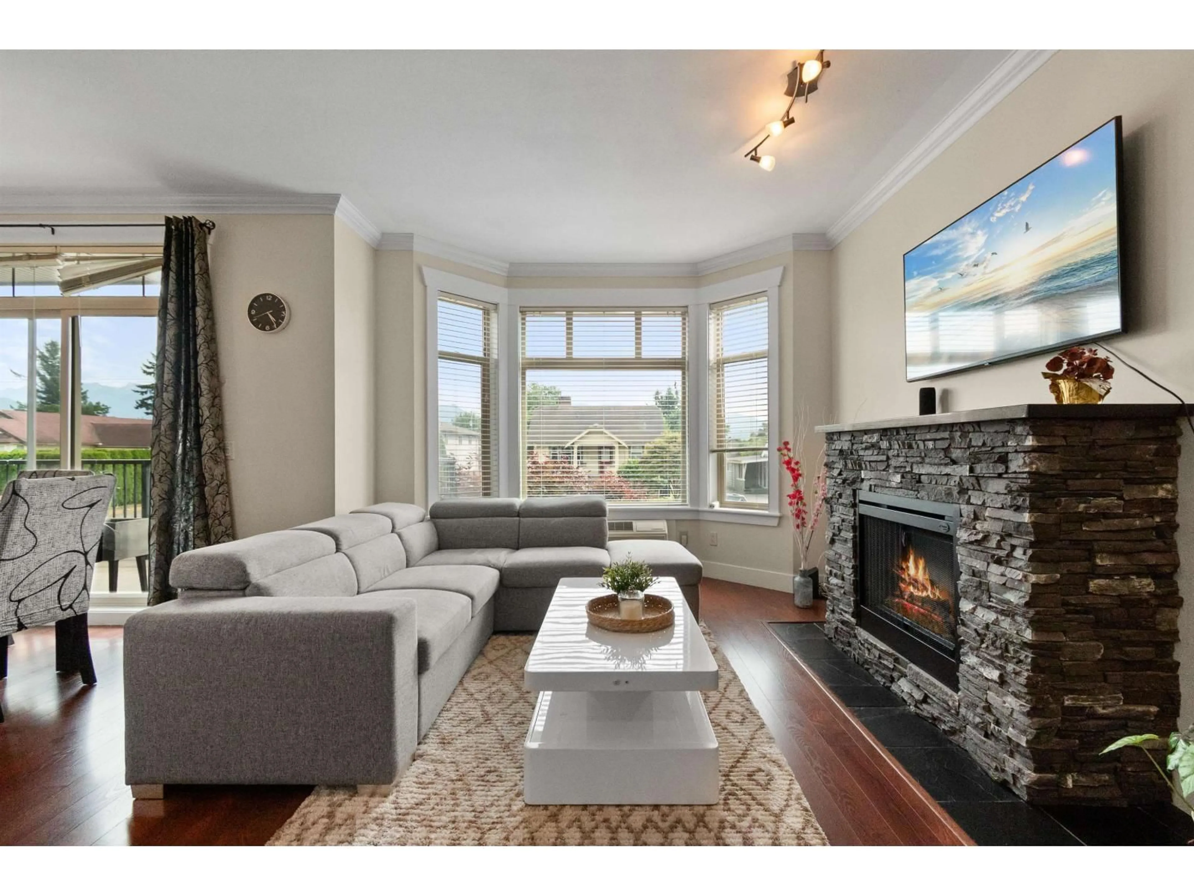 Living room with furniture, unknown for 110 - 46021 SECOND AVENUE, Chilliwack British Columbia V2P1S6
