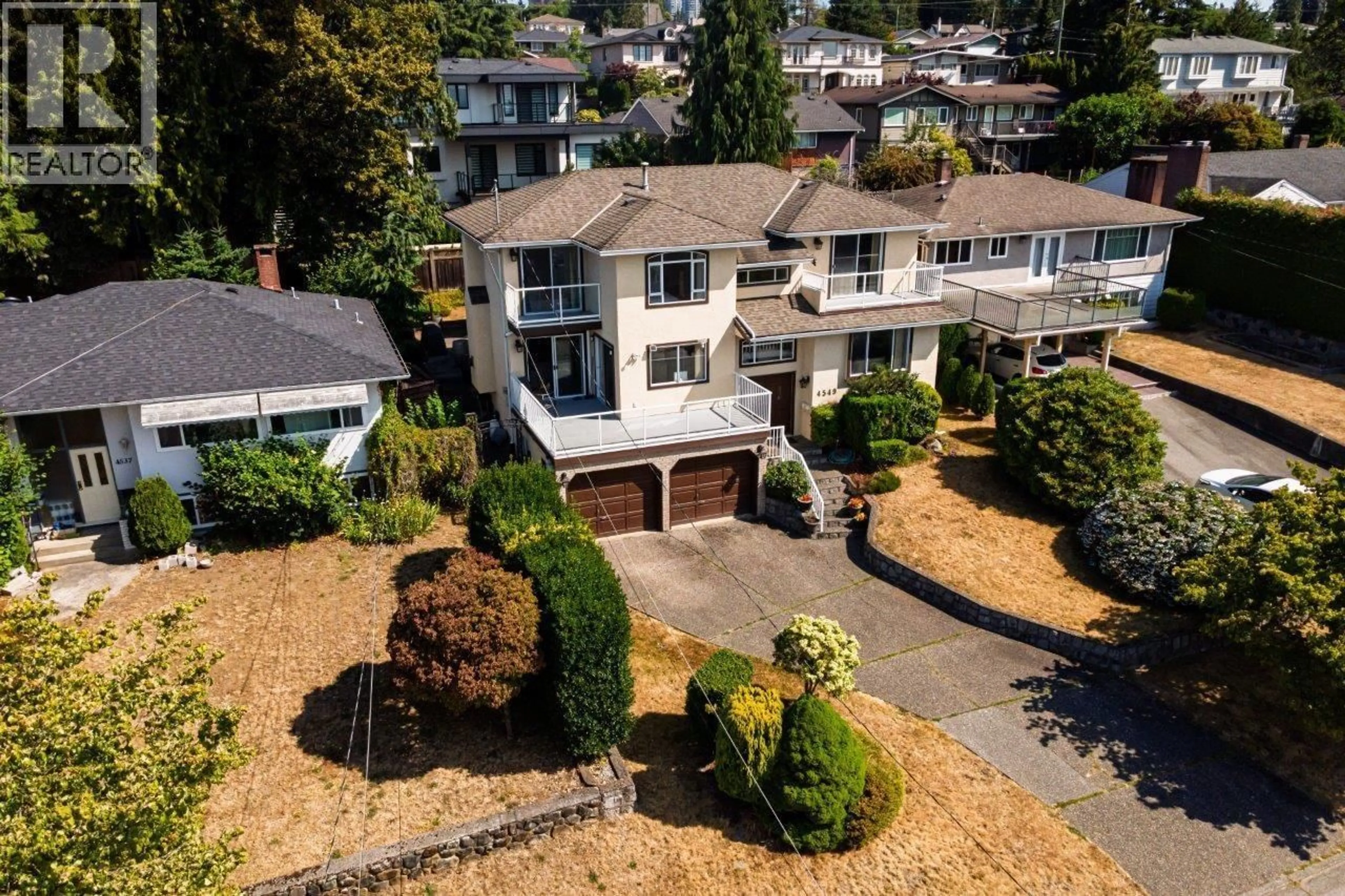 A pic from outside/outdoor area/front of a property/back of a property/a pic from drone, street for 4549 PORTLAND STREET, Burnaby British Columbia V5J2P1