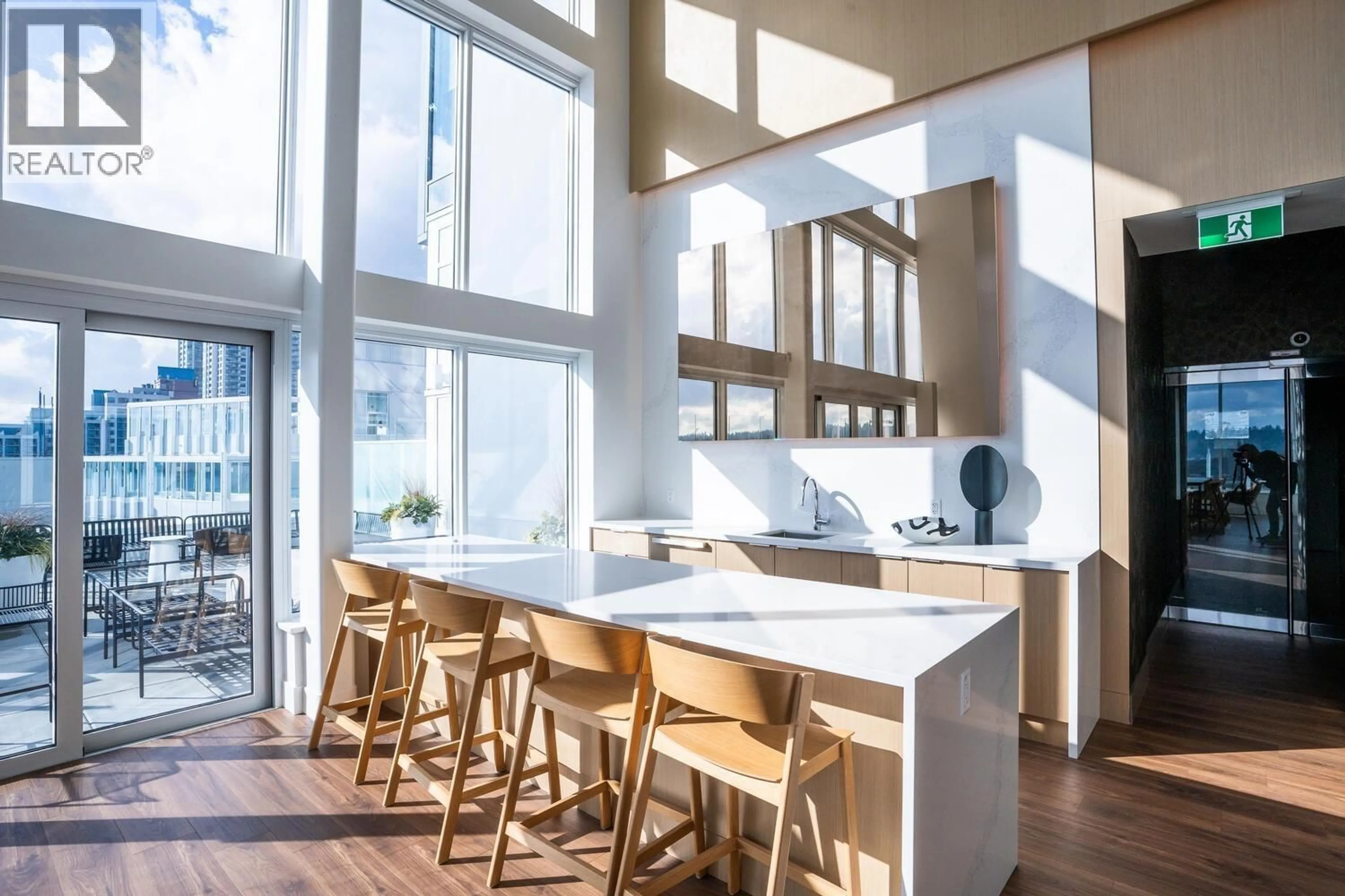 Contemporary kitchen, unknown for 1907 - 680 QUAYSIDE DRIVE, New Westminster British Columbia V3M0P2
