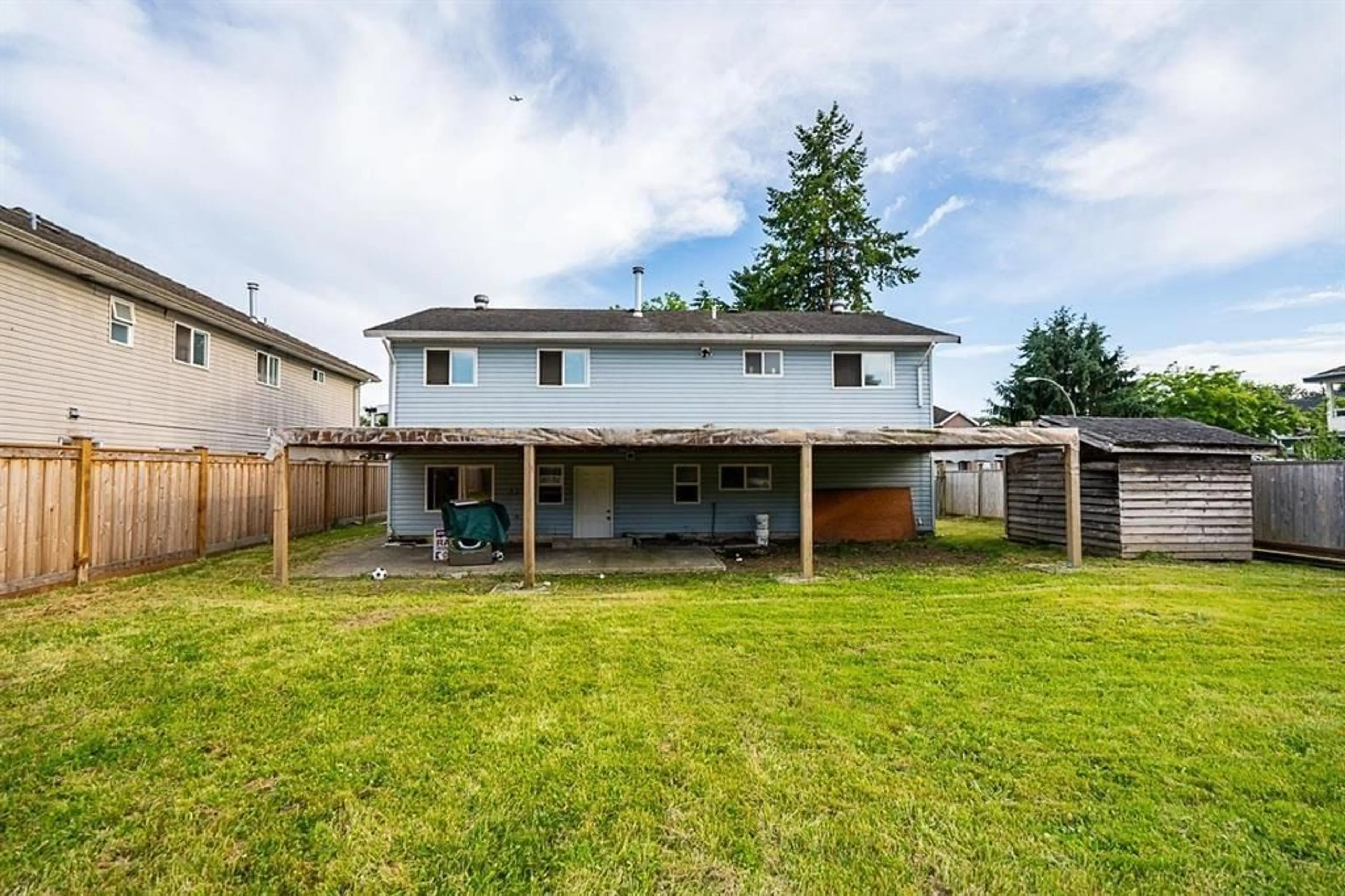 Patio, unknown for 13421 87A, Surrey British Columbia V3W6B7