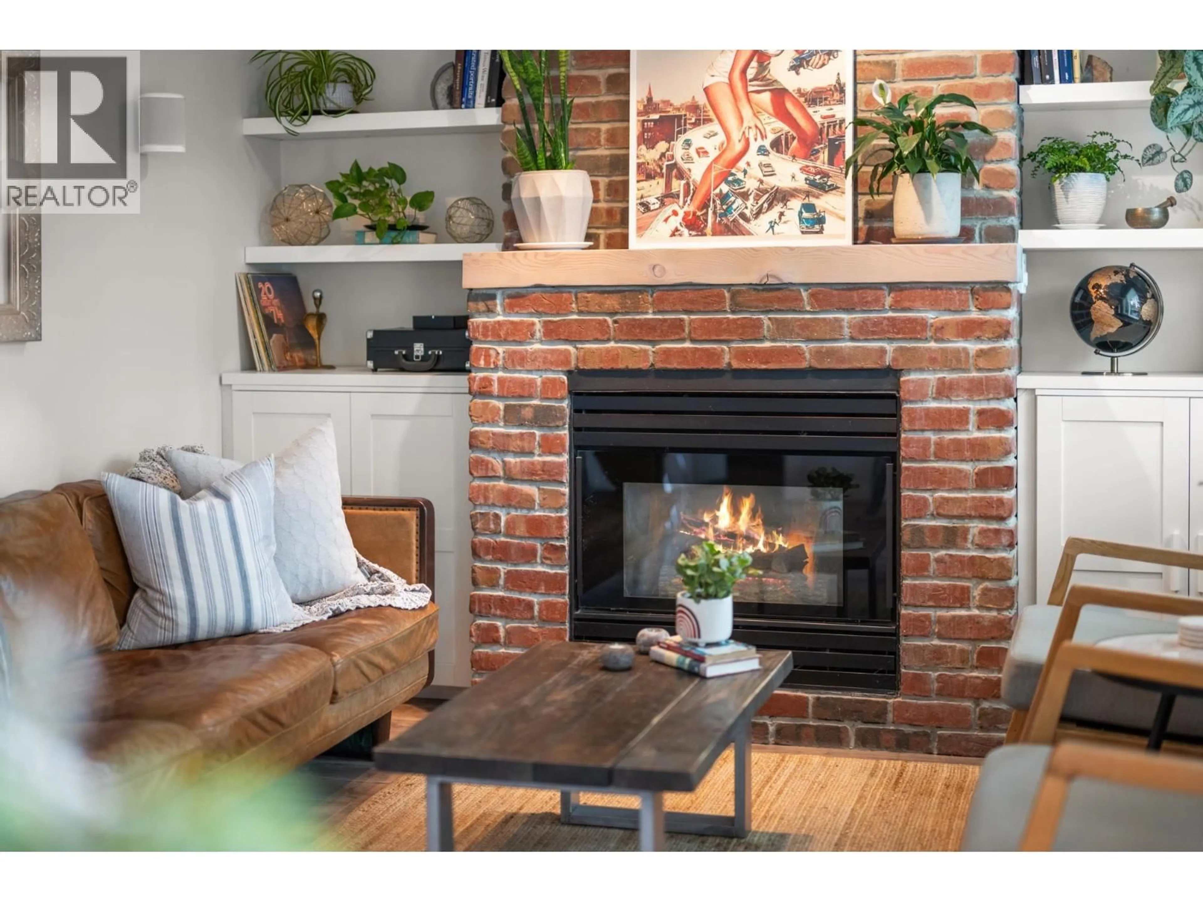 Living room with furniture, wood/laminate floor for 104 - 1928 11TH AVENUE, Vancouver British Columbia V5N1Z2
