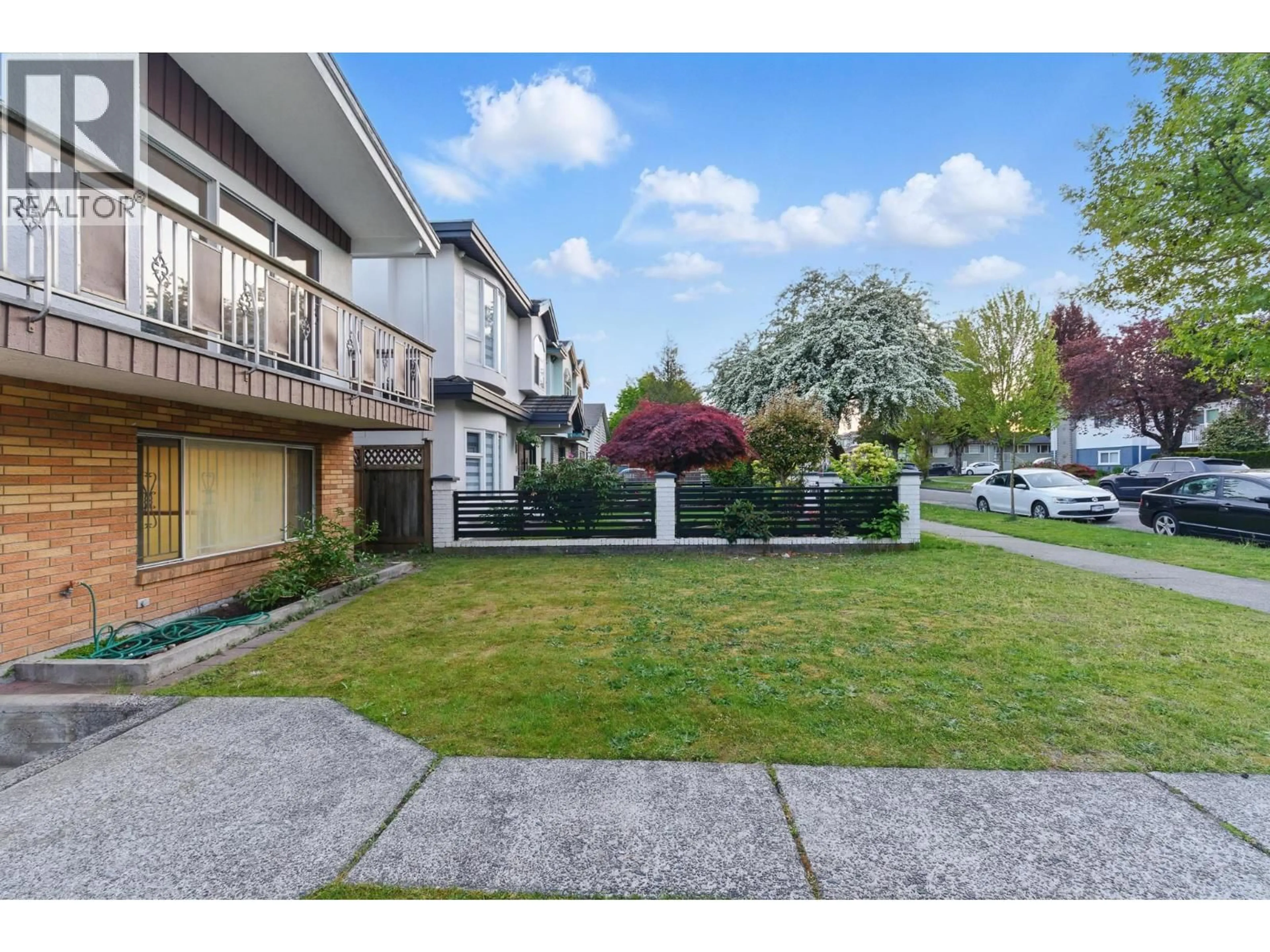 A pic from outside/outdoor area/front of a property/back of a property/a pic from drone, street for 852 50TH AVENUE, Vancouver British Columbia V5X1B5
