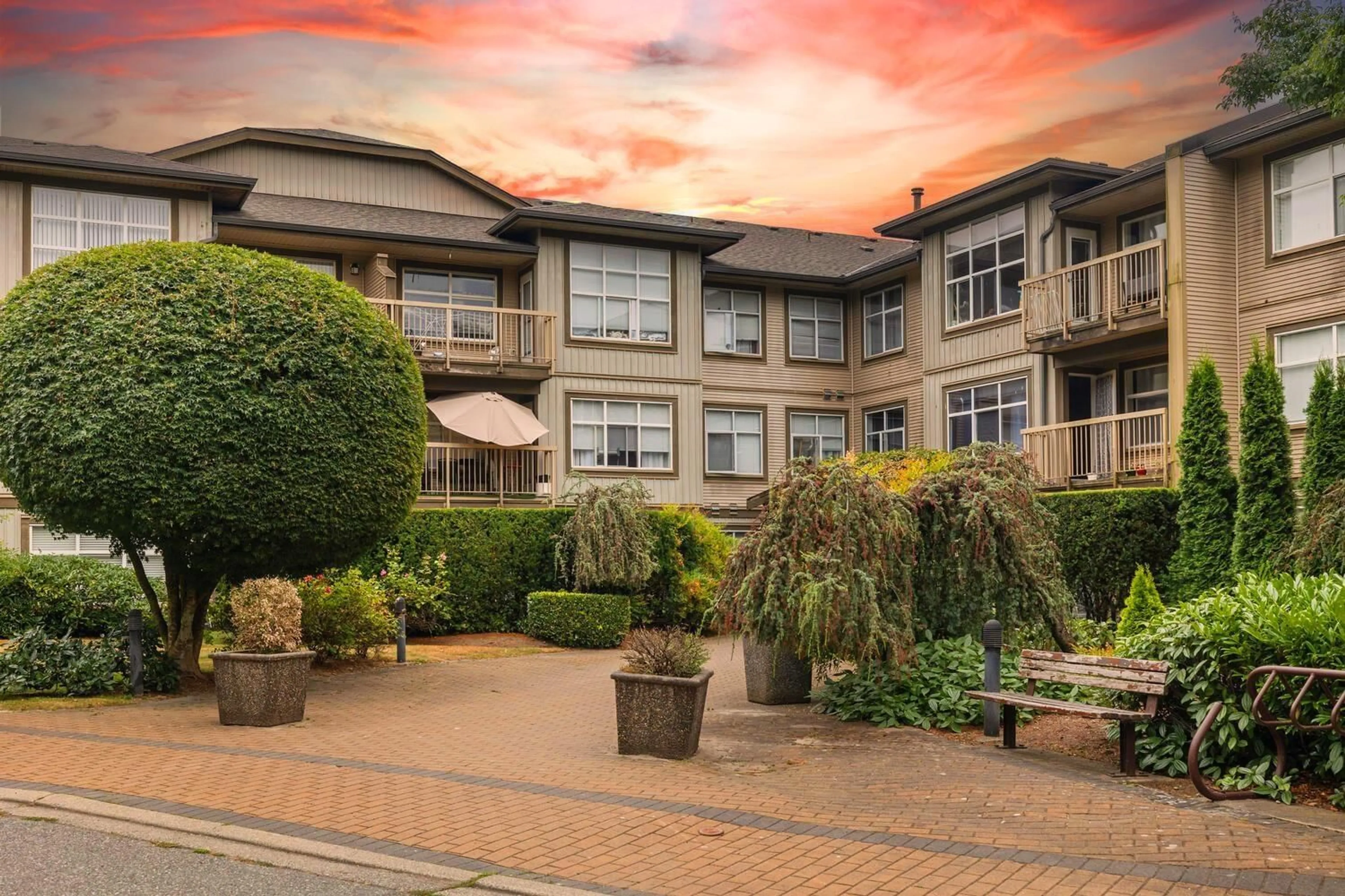 Patio, unknown for 309 - 14885 105, Surrey British Columbia V3R2V6
