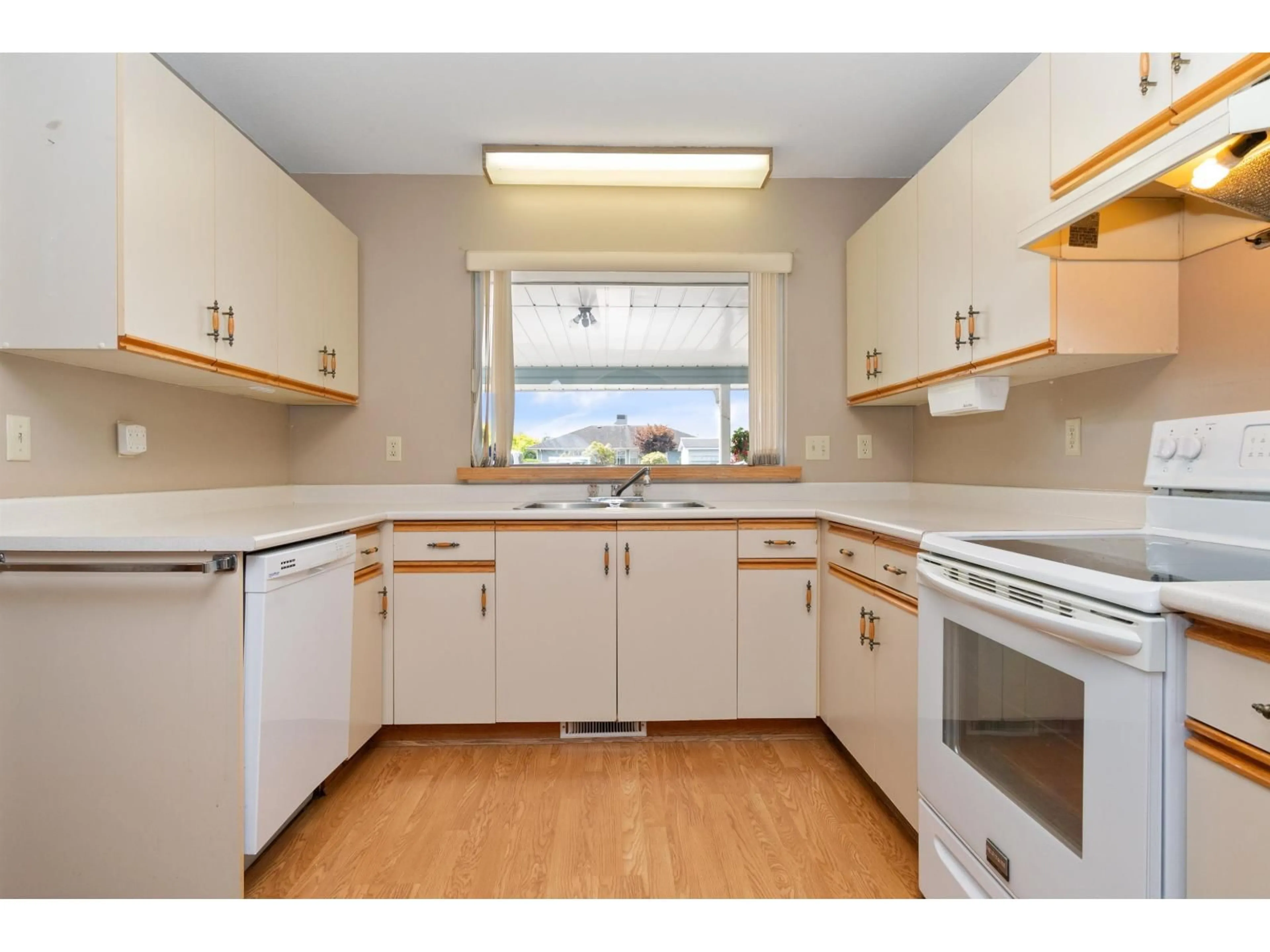 Standard kitchen, wood/laminate floor for 223 - 7610 EVANS ROAD, Chilliwack British Columbia V2R2Z5