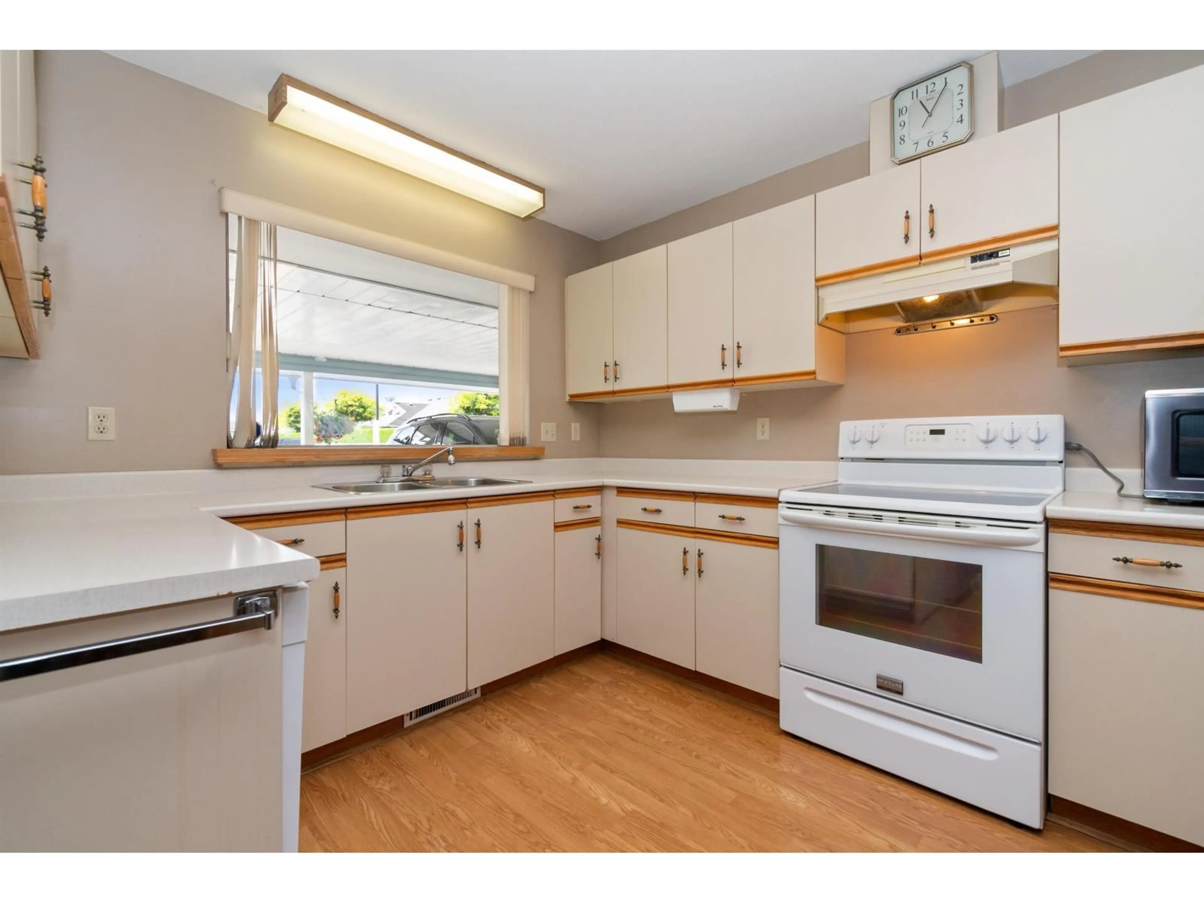 Standard kitchen, wood/laminate floor for 223 - 7610 EVANS ROAD, Chilliwack British Columbia V2R2Z5