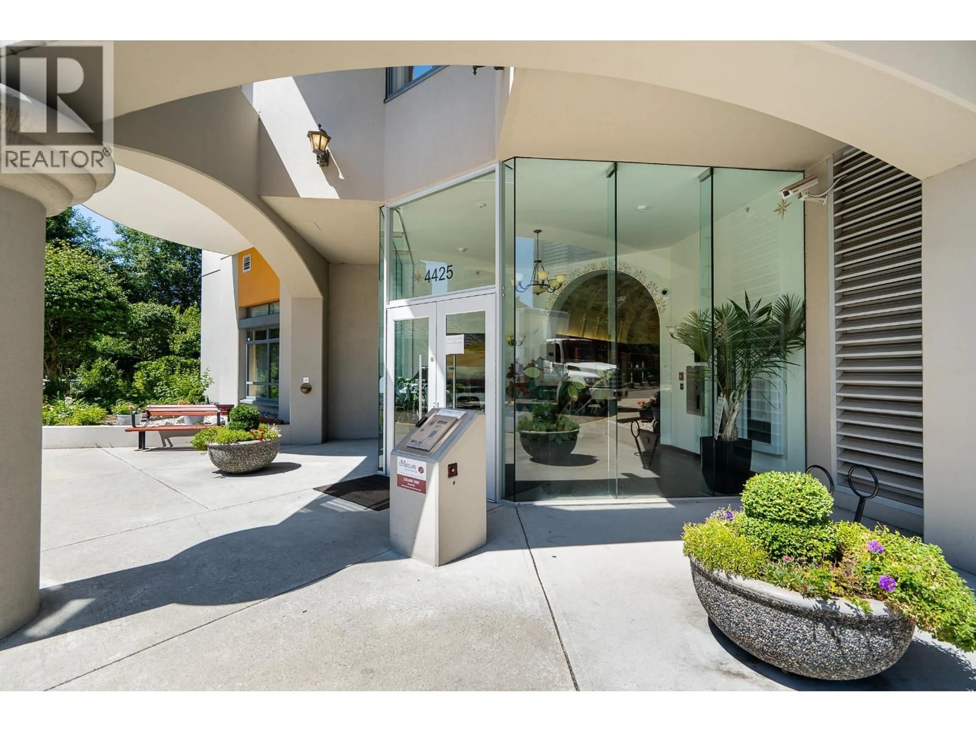 Indoor foyer for 703 - 4425 HALIFAX STREET, Burnaby British Columbia V5C6P2