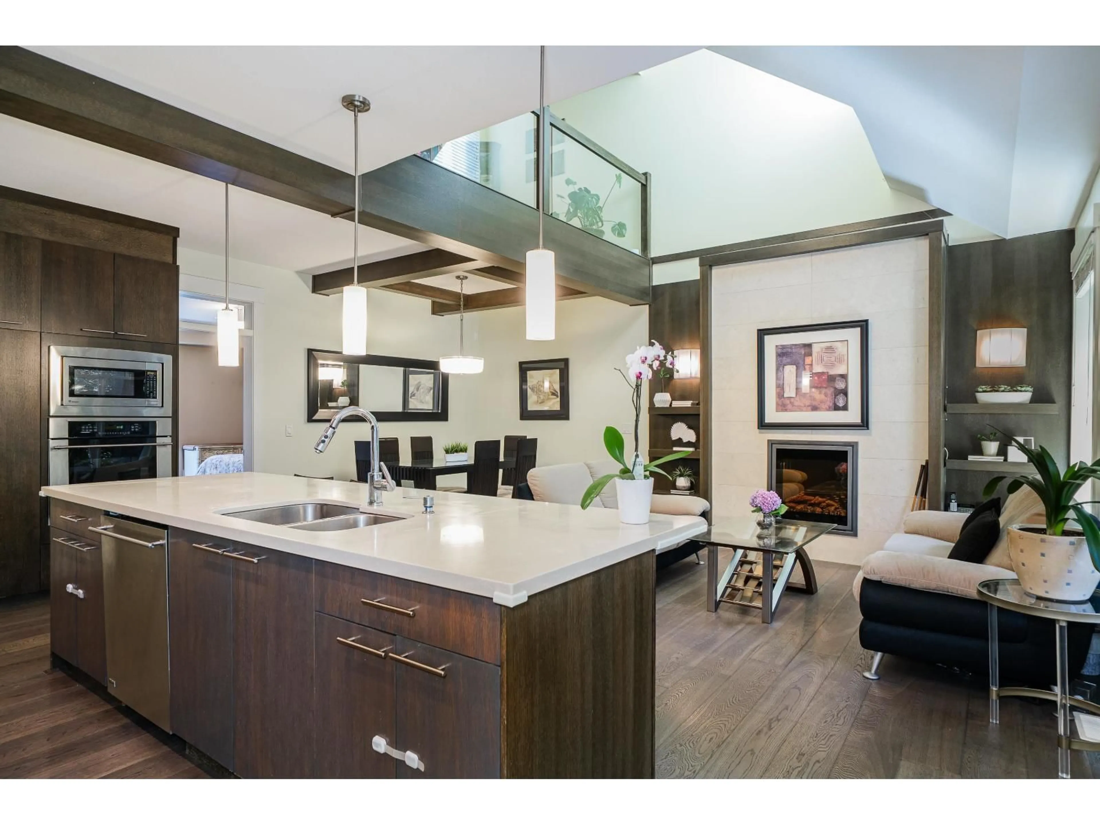 Open concept kitchen, unknown for 8 - 15977 26, Surrey British Columbia V3Z2W7