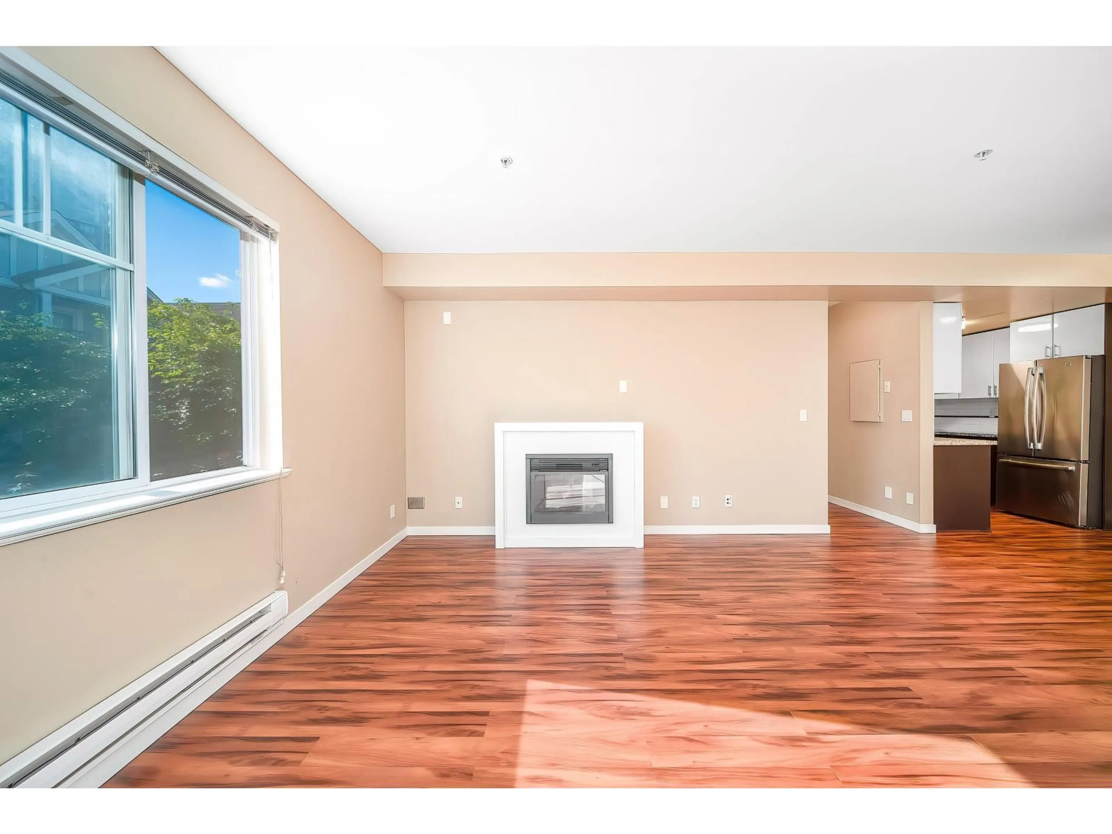 Living room with furniture, wood/laminate floor for 22 - 13239 OLD YALE, Surrey British Columbia V3T3C5
