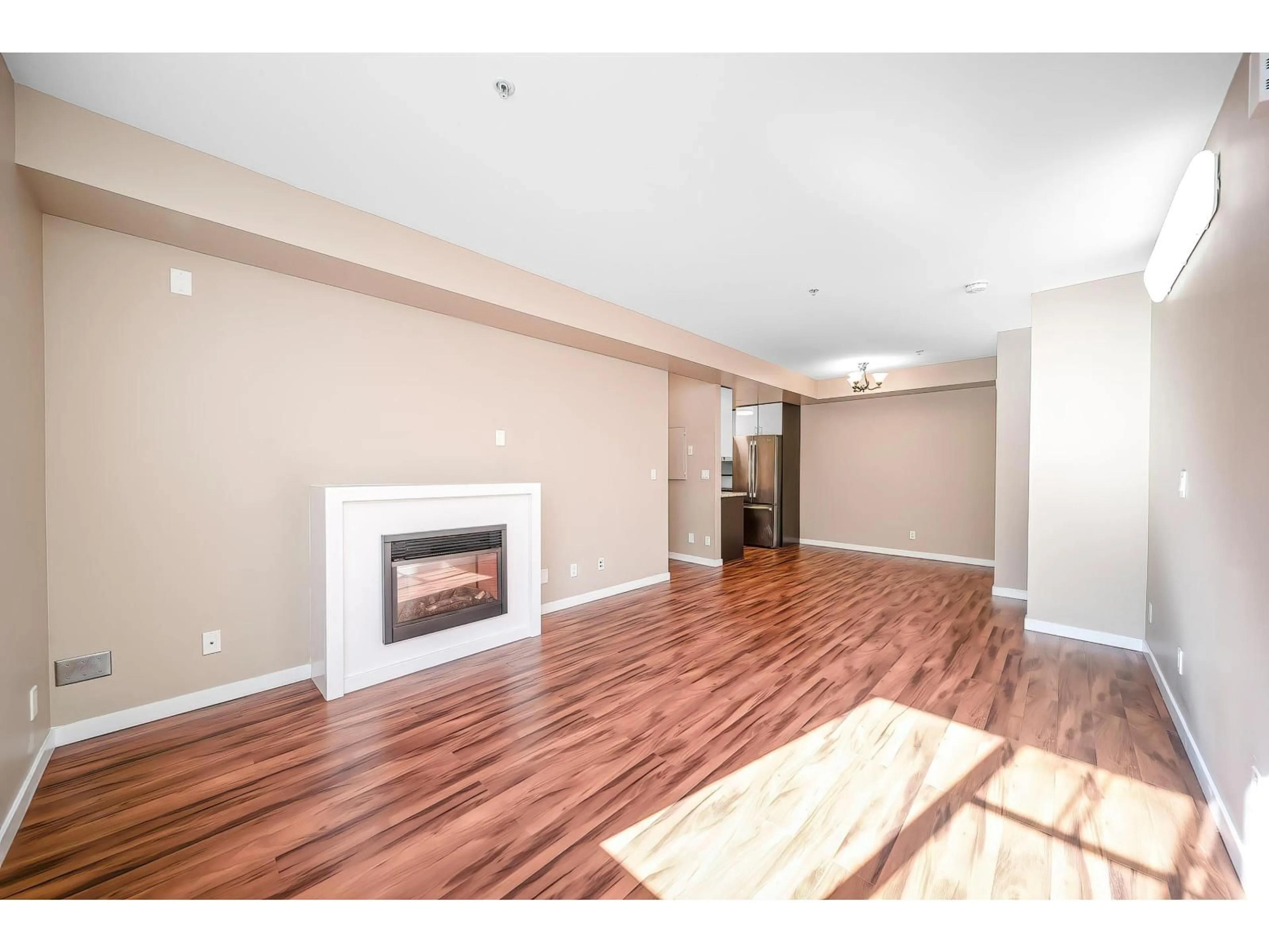 Living room with furniture, wood/laminate floor for 22 - 13239 OLD YALE, Surrey British Columbia V3T3C5
