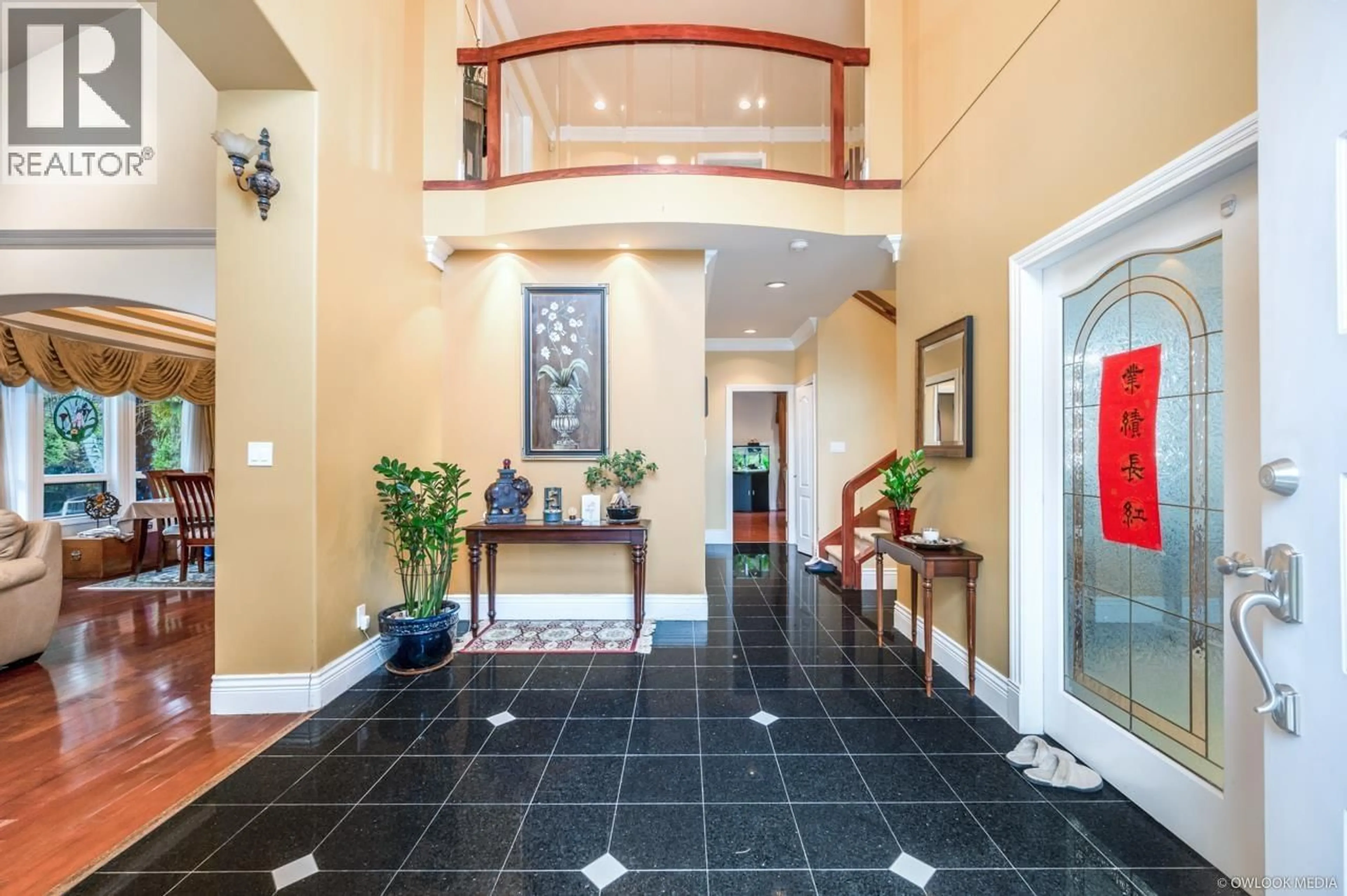 Indoor foyer for 4391 STONECROP AVENUE, Richmond British Columbia V7C1L6