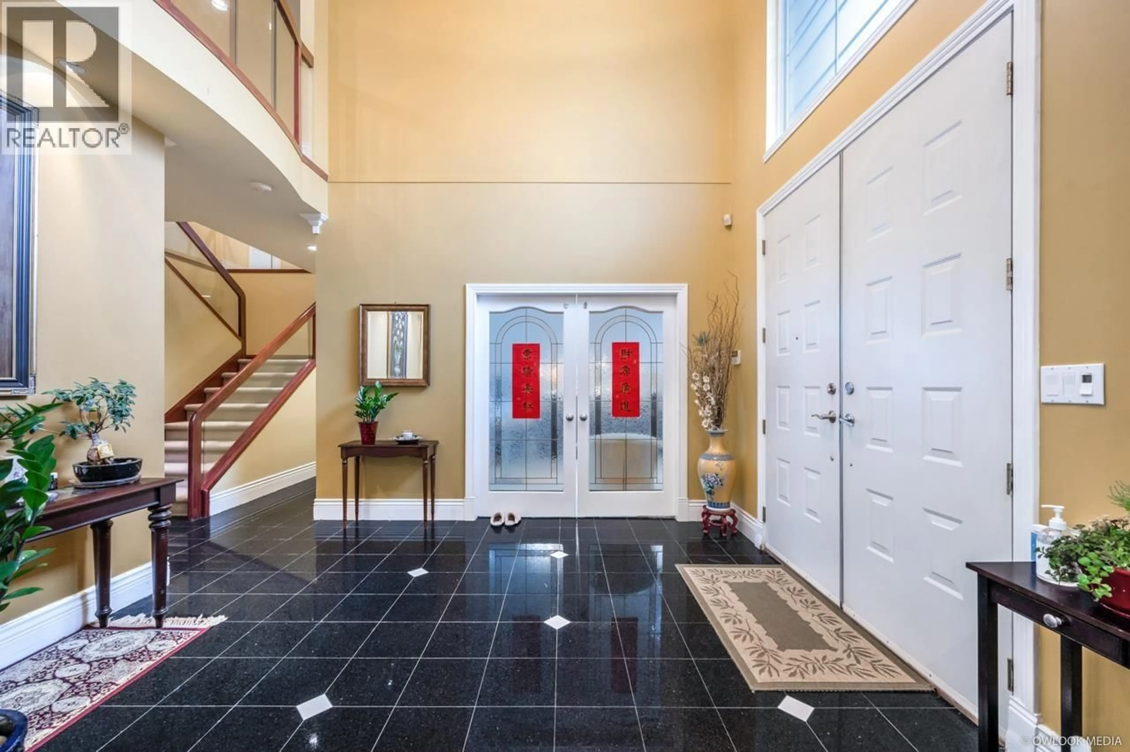 Indoor foyer for 4391 STONECROP AVENUE, Richmond British Columbia V7C1L6