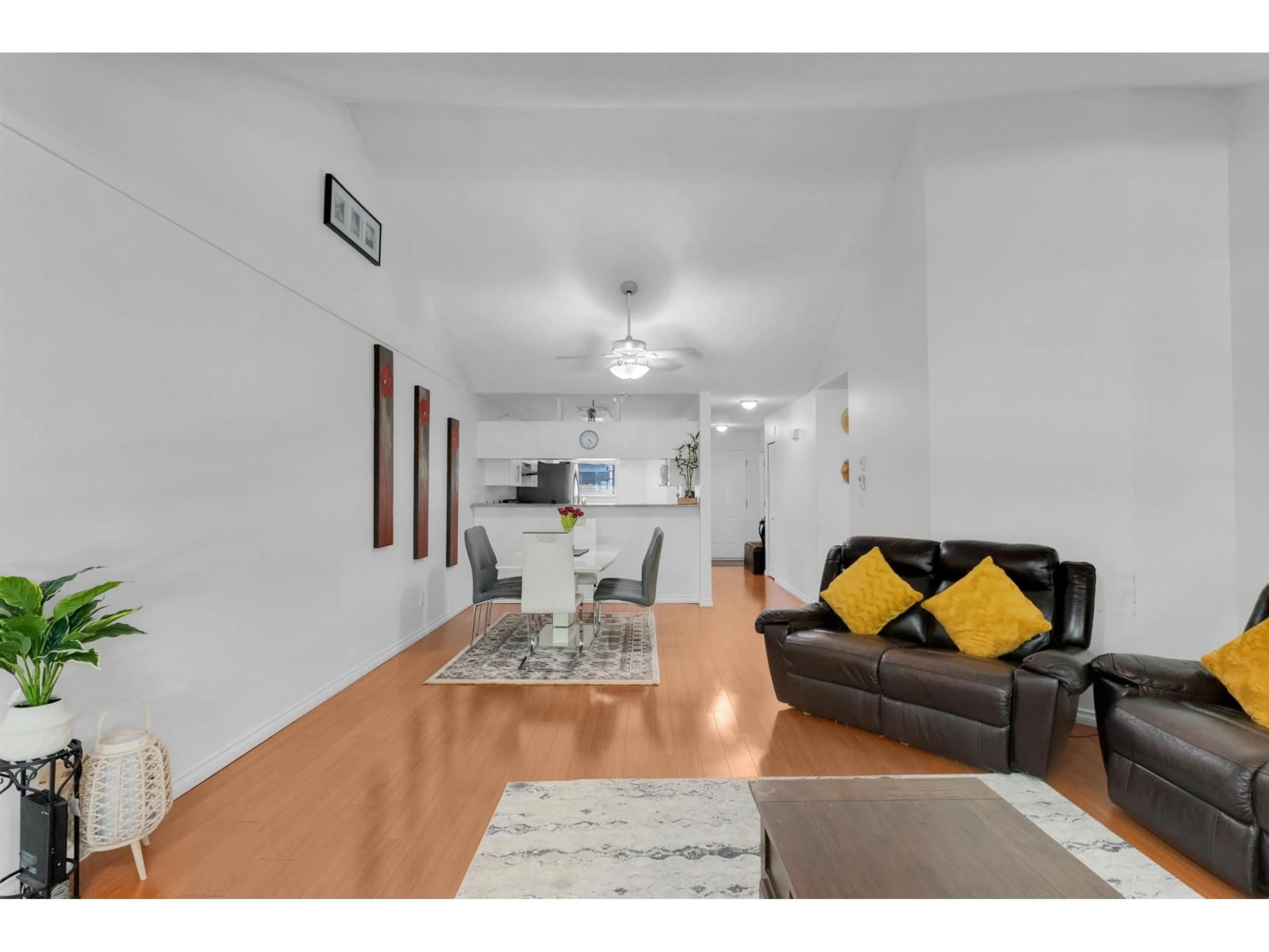 Living room with furniture, unknown for 11 - 13670 84, Surrey British Columbia V3W0T6