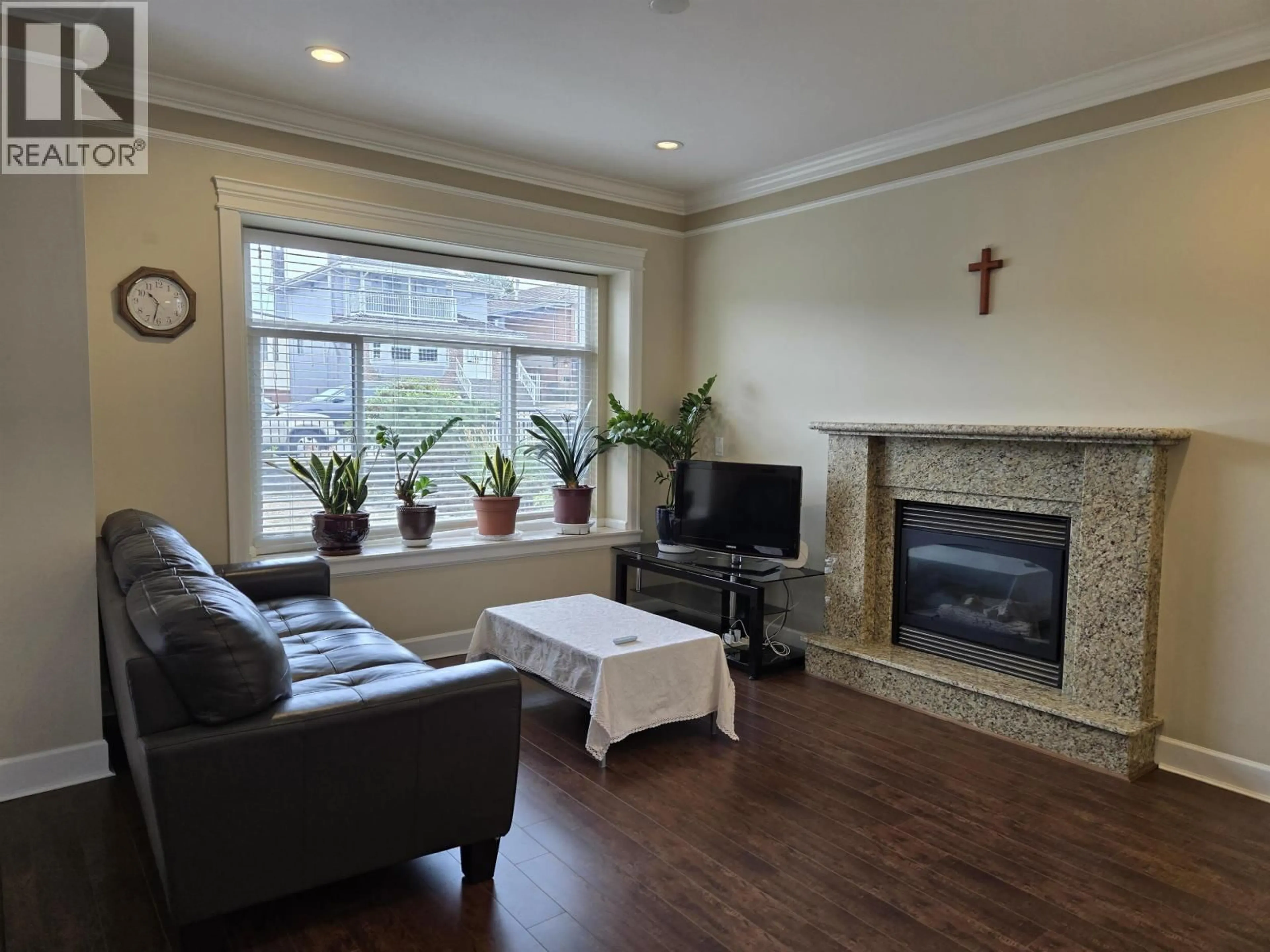 Living room with furniture, unknown for 6685 UNION STREET, Burnaby British Columbia V5B1X2