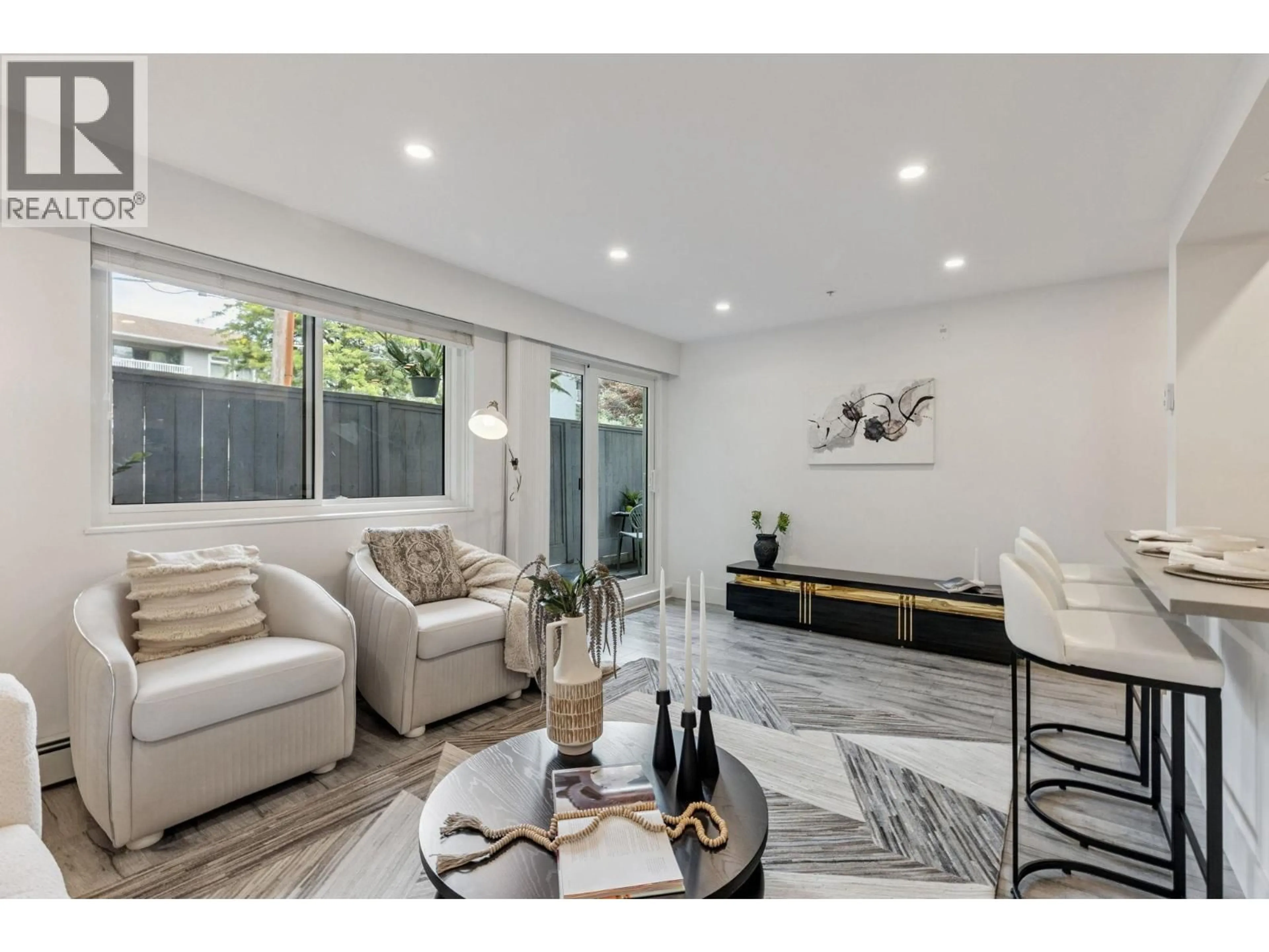 Living room with furniture, unknown for 101 - 2036 COQUITLAM AVENUE, Port Coquitlam British Columbia V3B1J5