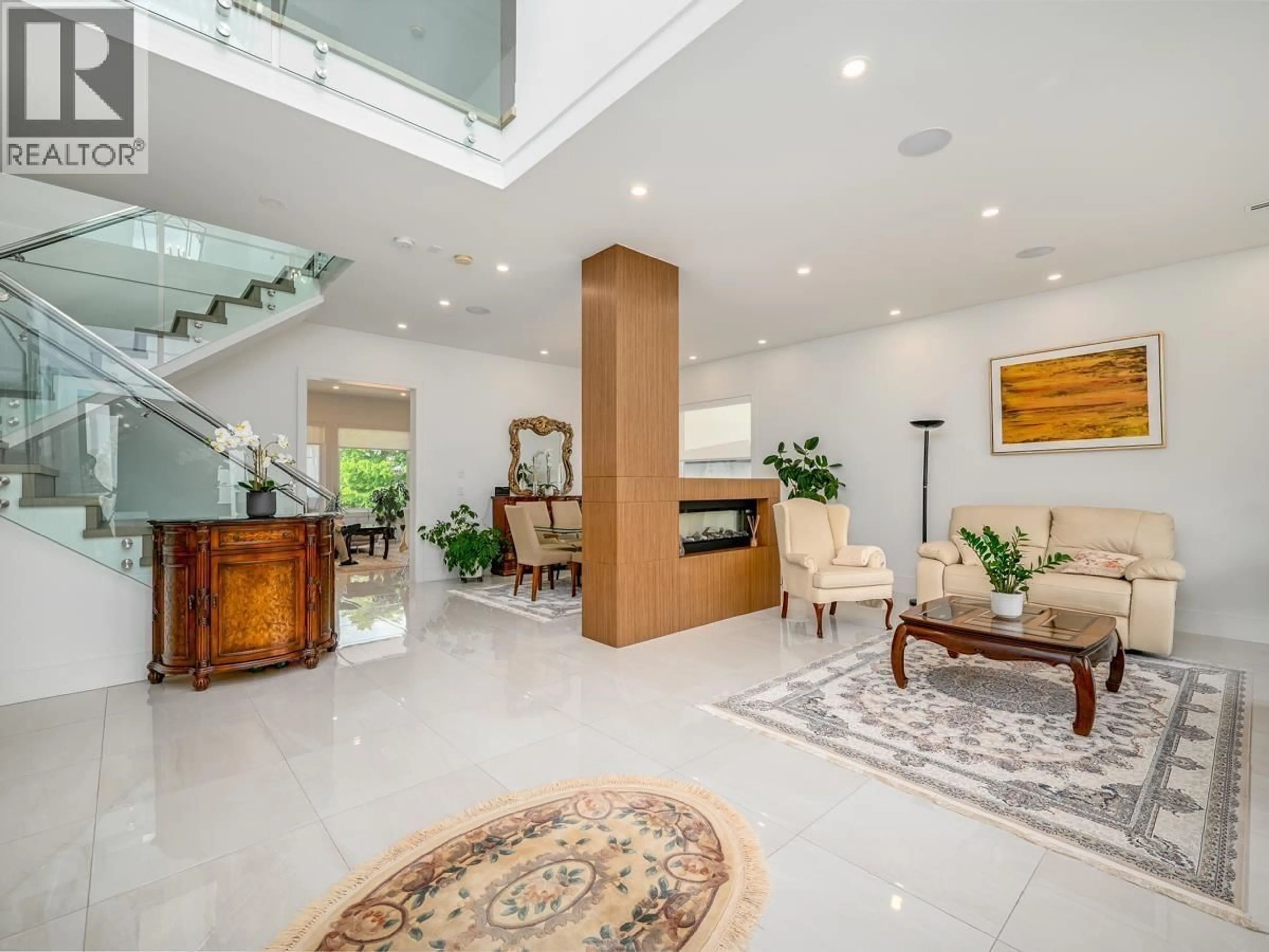 Indoor foyer for 7268 PANDORA STREET, Burnaby British Columbia V5A1B9