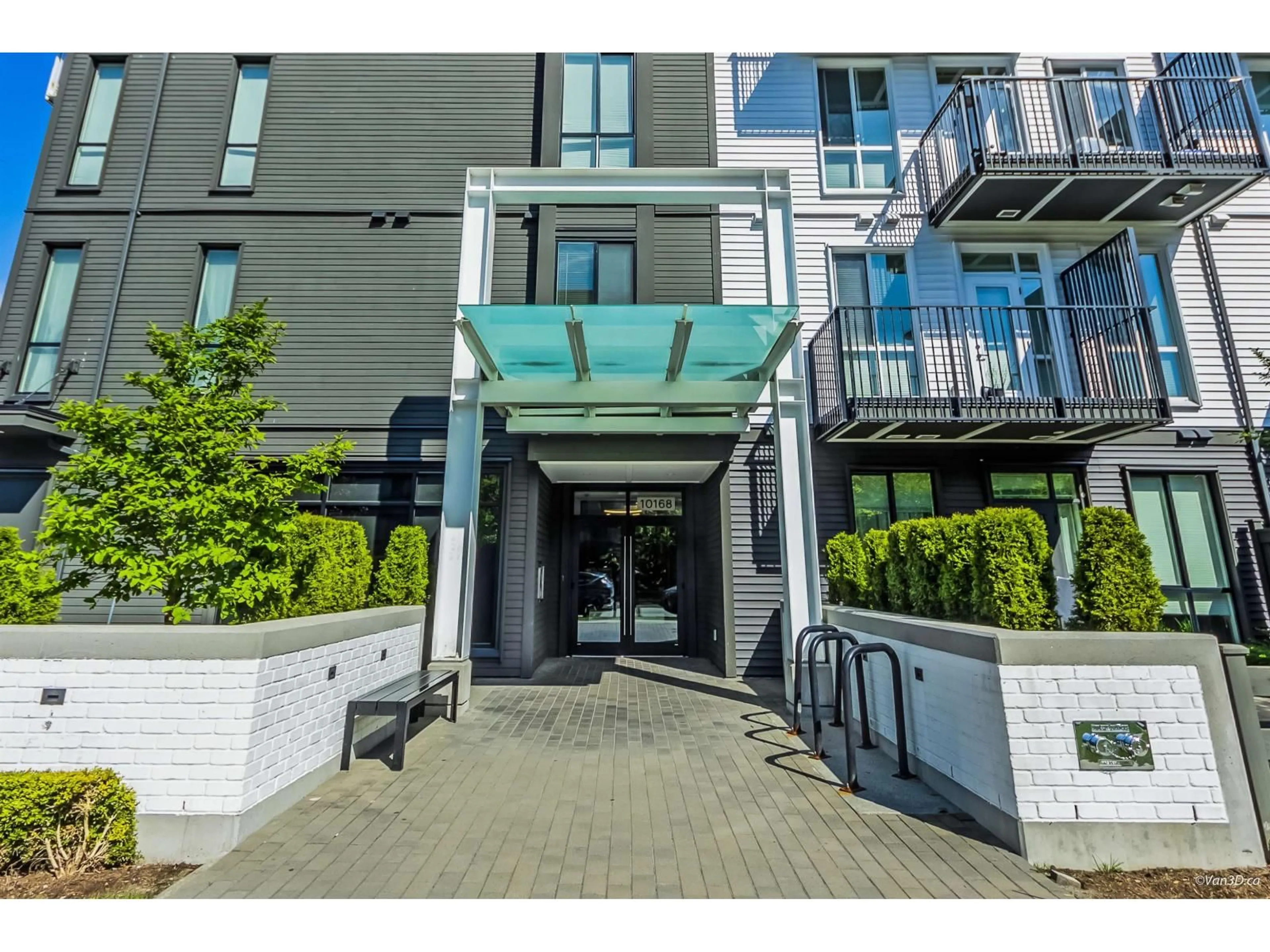 Indoor foyer for 409 - 10168 149, Surrey British Columbia V3R0E9