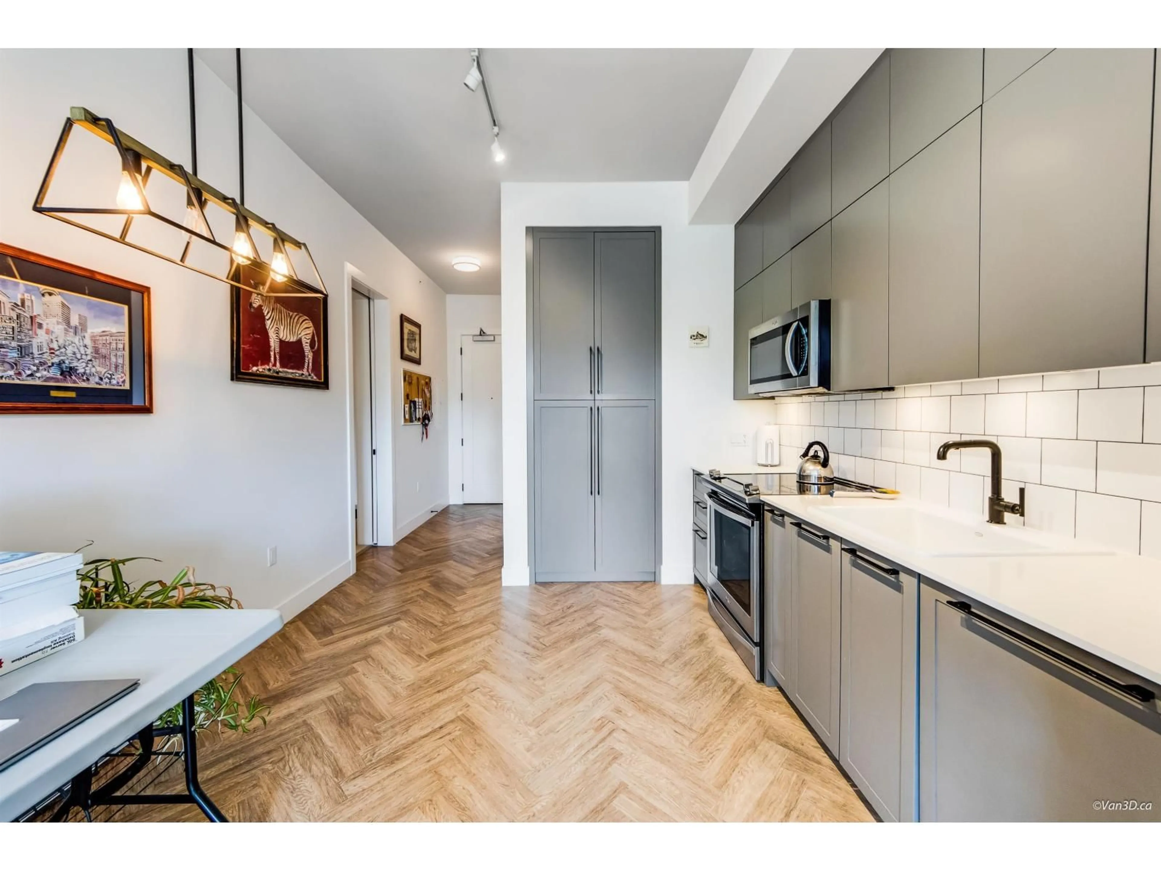 Open concept kitchen, unknown for 409 - 10168 149, Surrey British Columbia V3R0E9