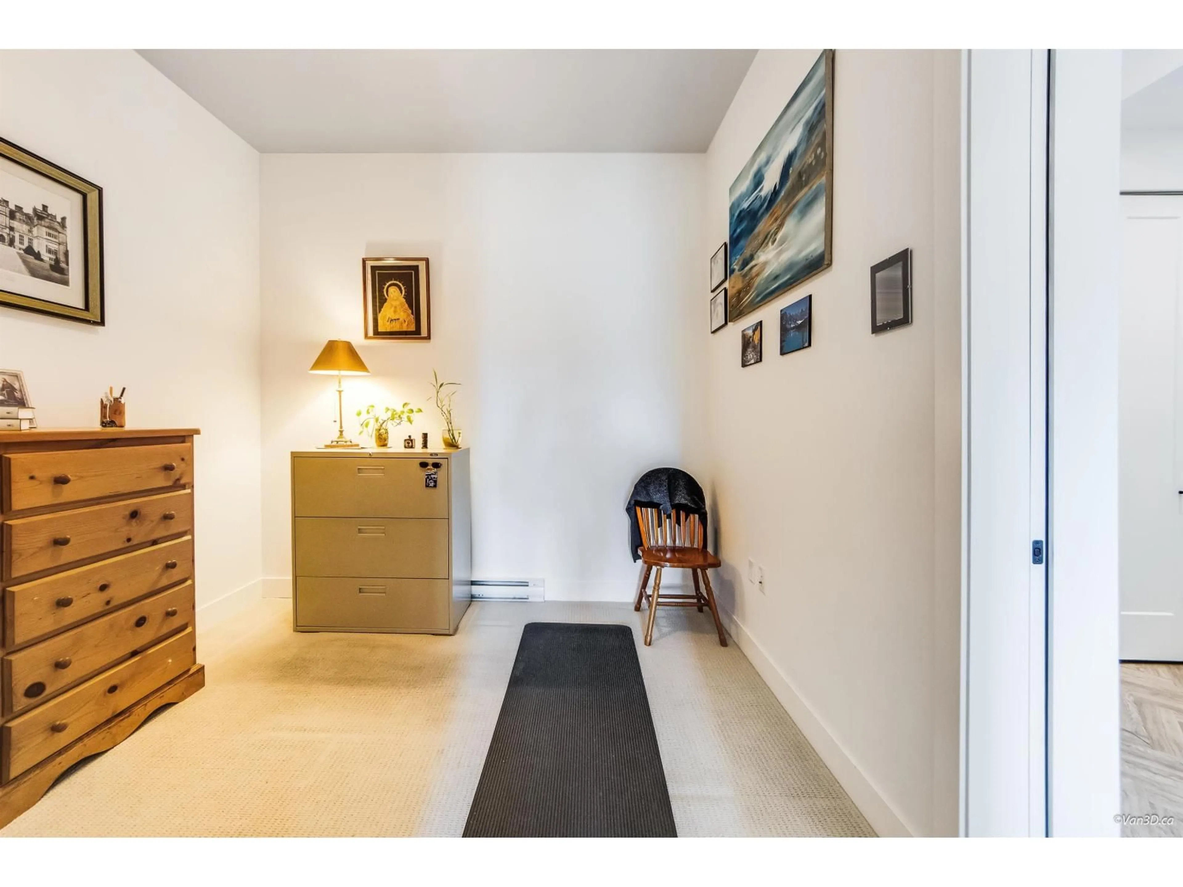 Indoor entryway for 409 - 10168 149, Surrey British Columbia V3R0E9
