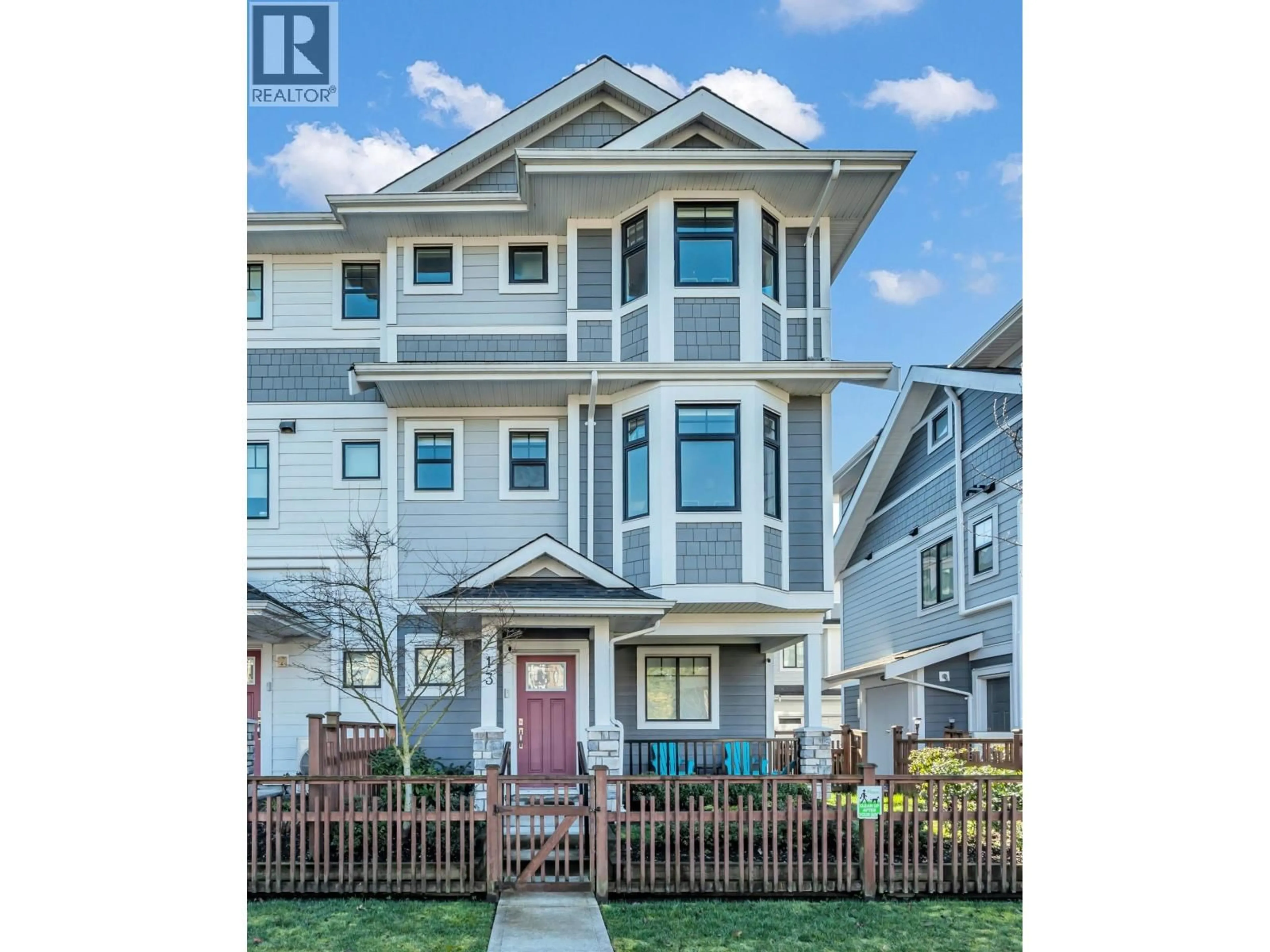 Home with vinyl exterior material, street for 13 - 189 WOOD STREET, New Westminster British Columbia V3M0L7