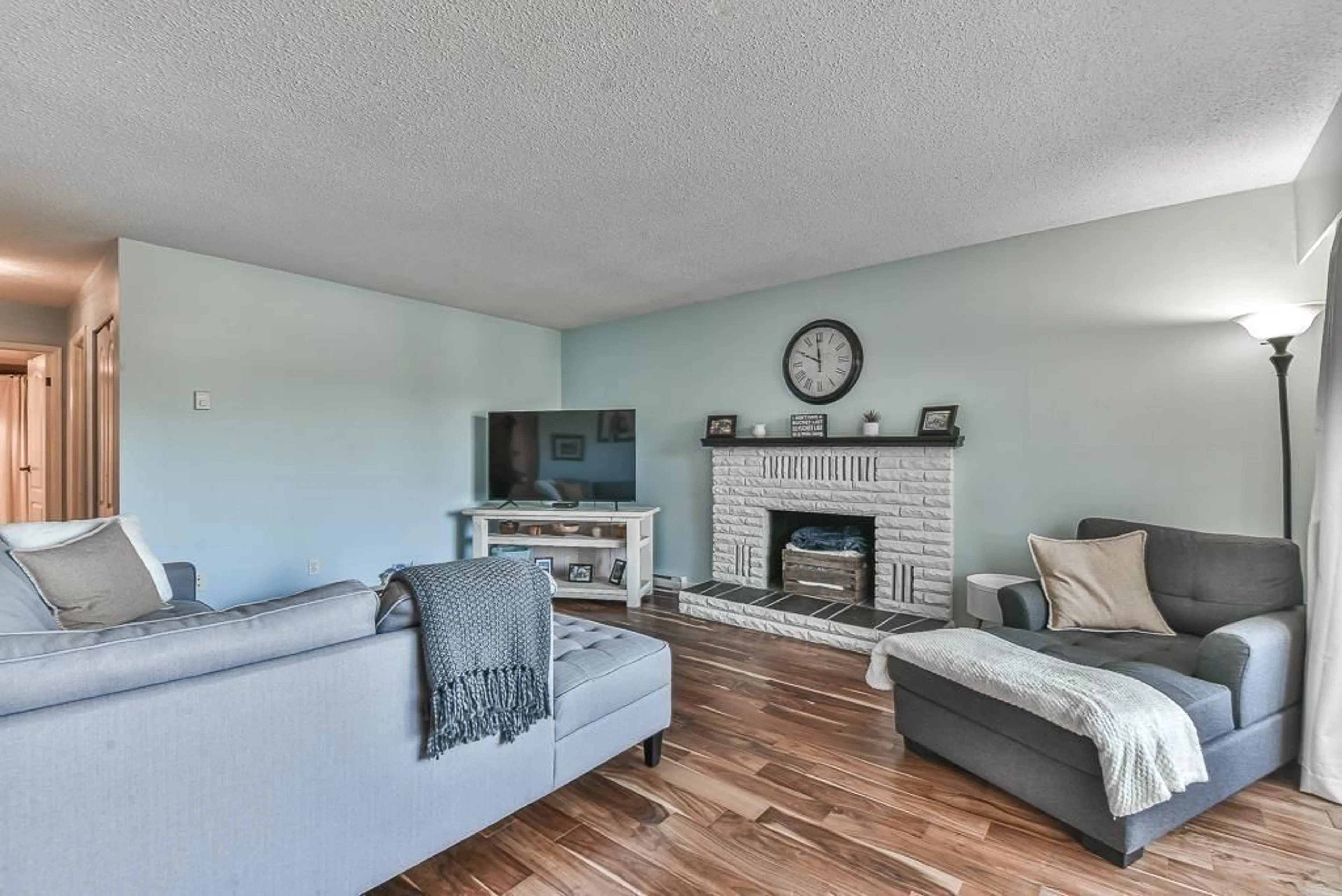 Living room with furniture, wood/laminate floor for 306 - 2211 CLEARBROOK, Abbotsford British Columbia V2T2X4