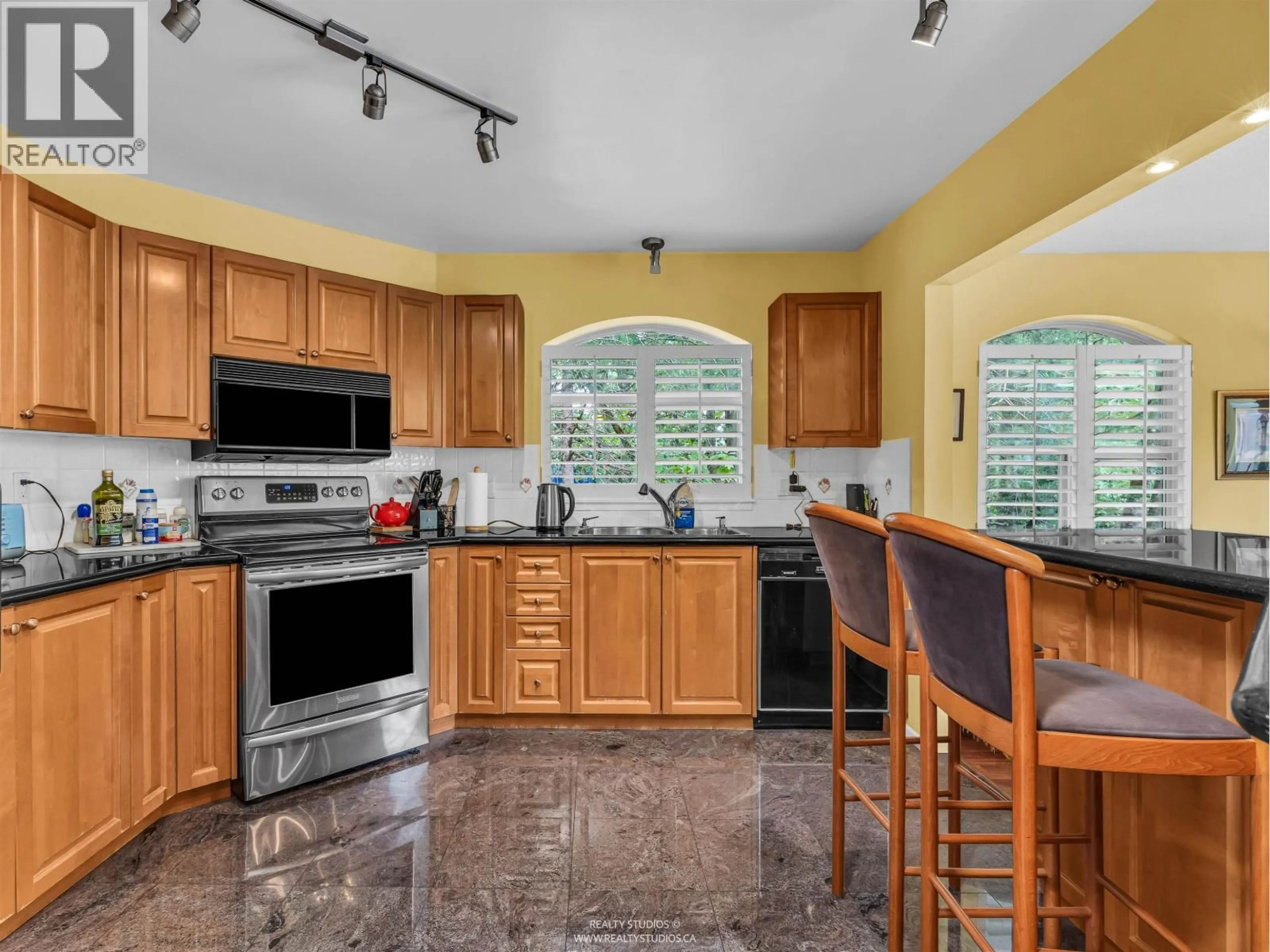 Open concept kitchen, ceramic/tile floor for 401 - 525 WHEELHOUSE SQUARE, Vancouver British Columbia V5Z4L8