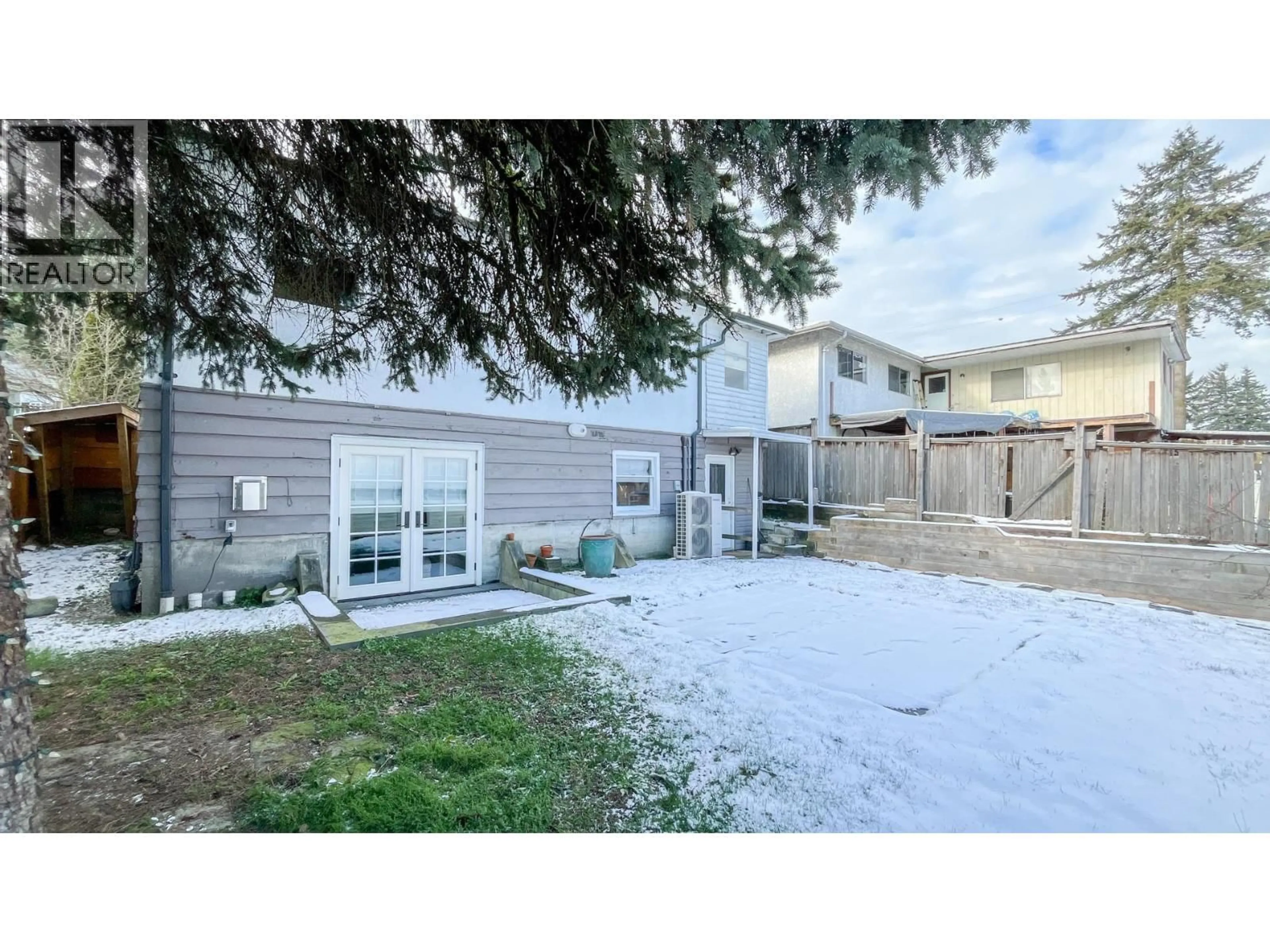 Home with vinyl exterior material, street for 414 WILSON STREET, New Westminster British Columbia V3L3R6