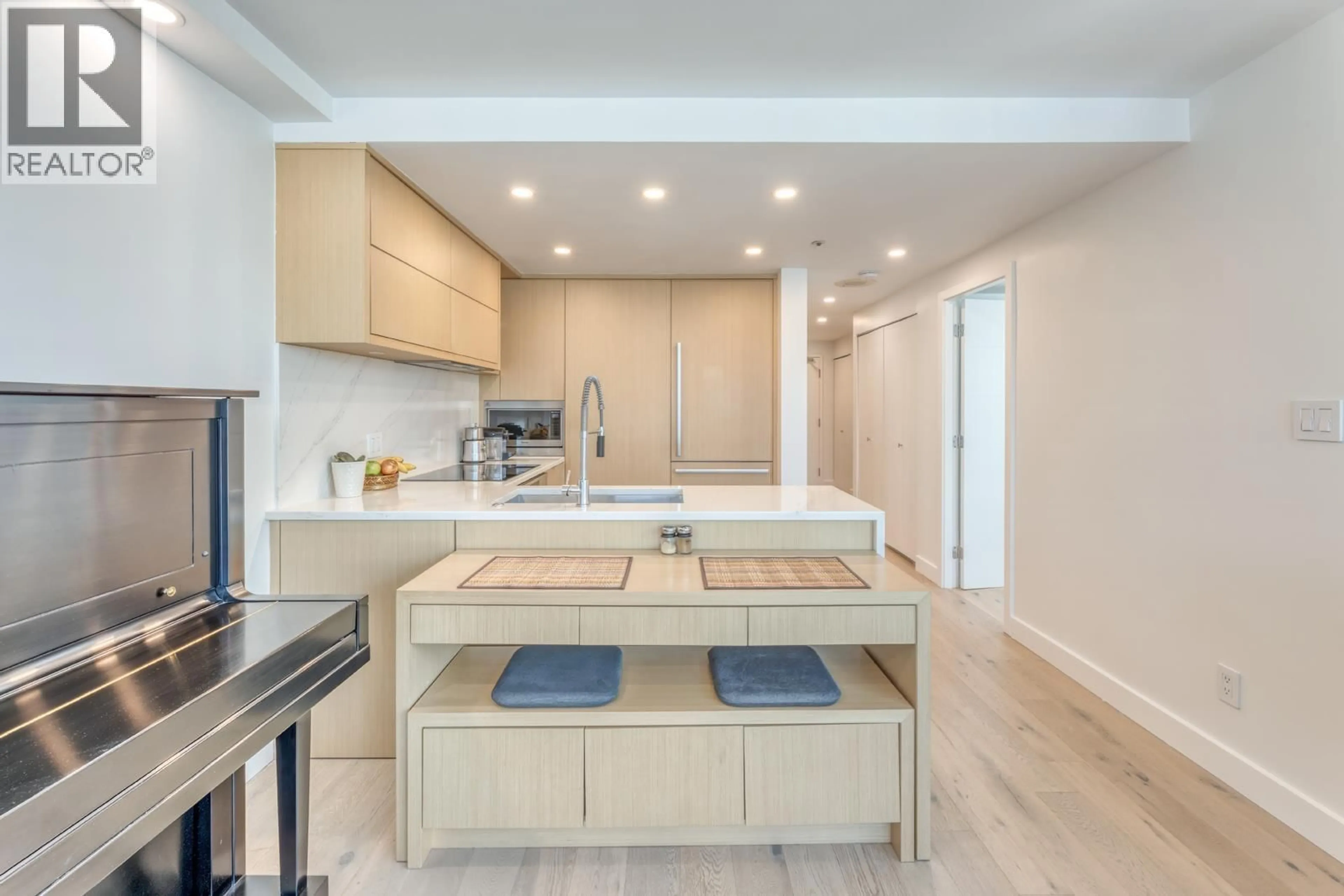 Contemporary kitchen, ceramic/tile floor for 1001 - 588 BROUGHTON STREET, Vancouver British Columbia V6G3E3