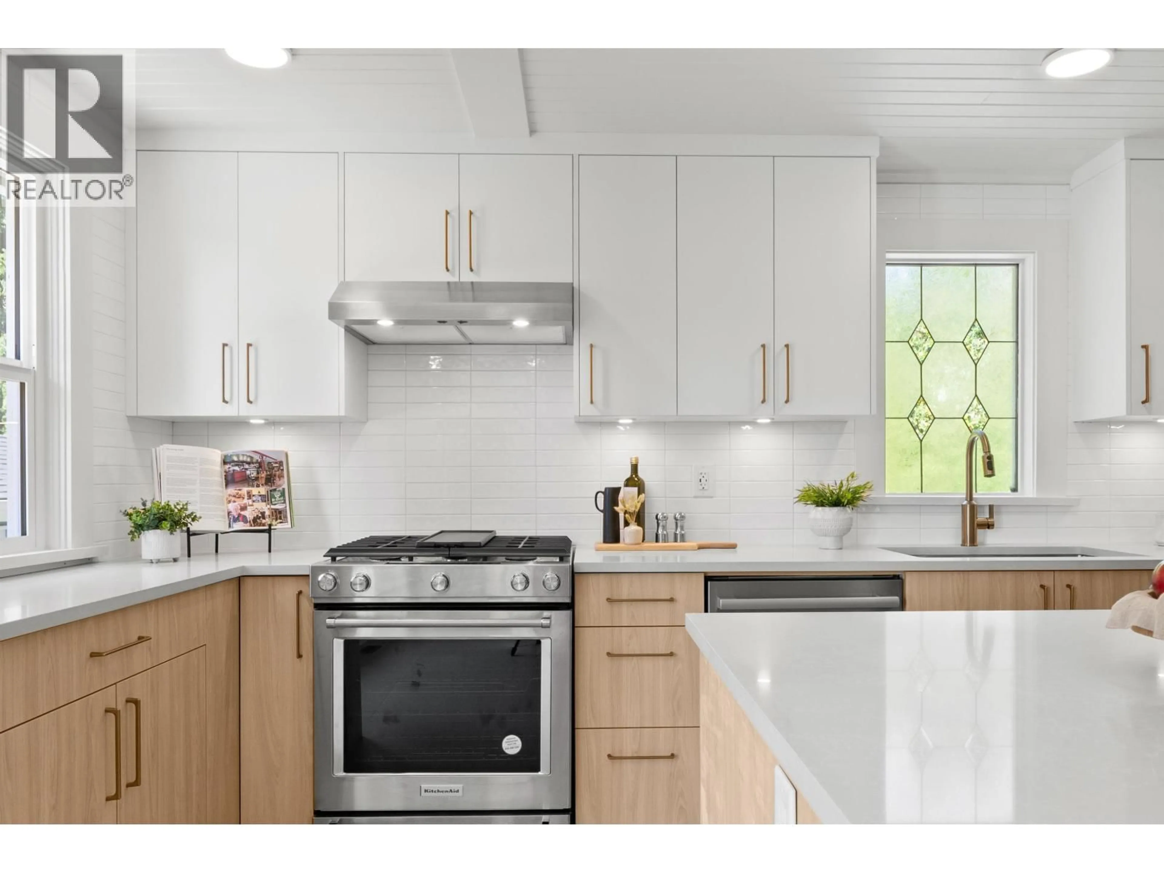 Open concept kitchen, unknown for 328 SECOND STREET, New Westminster British Columbia V3L2K8