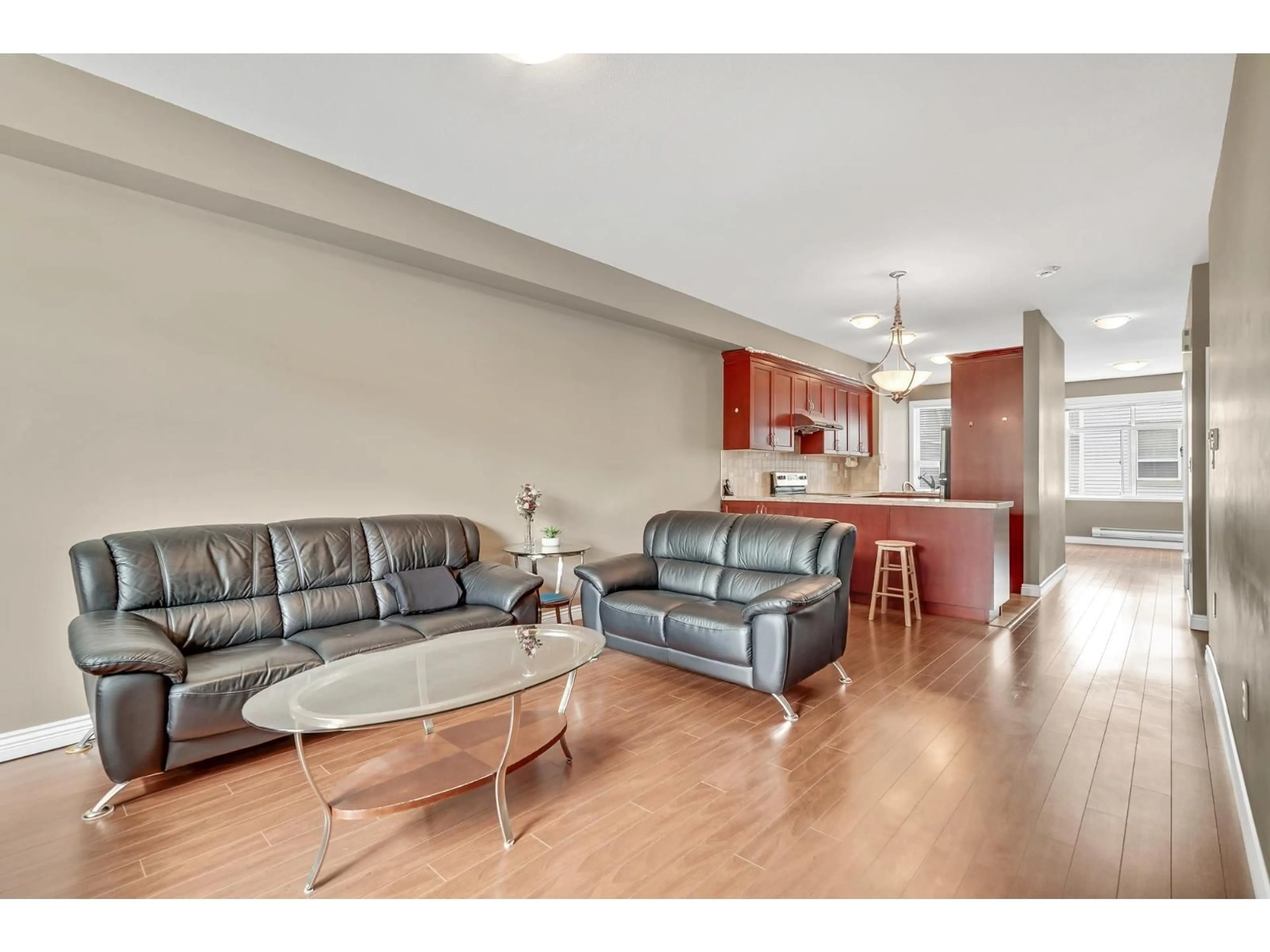 Living room with furniture, wood/laminate floor for 3 - 9277 121, Surrey British Columbia V3V0B6
