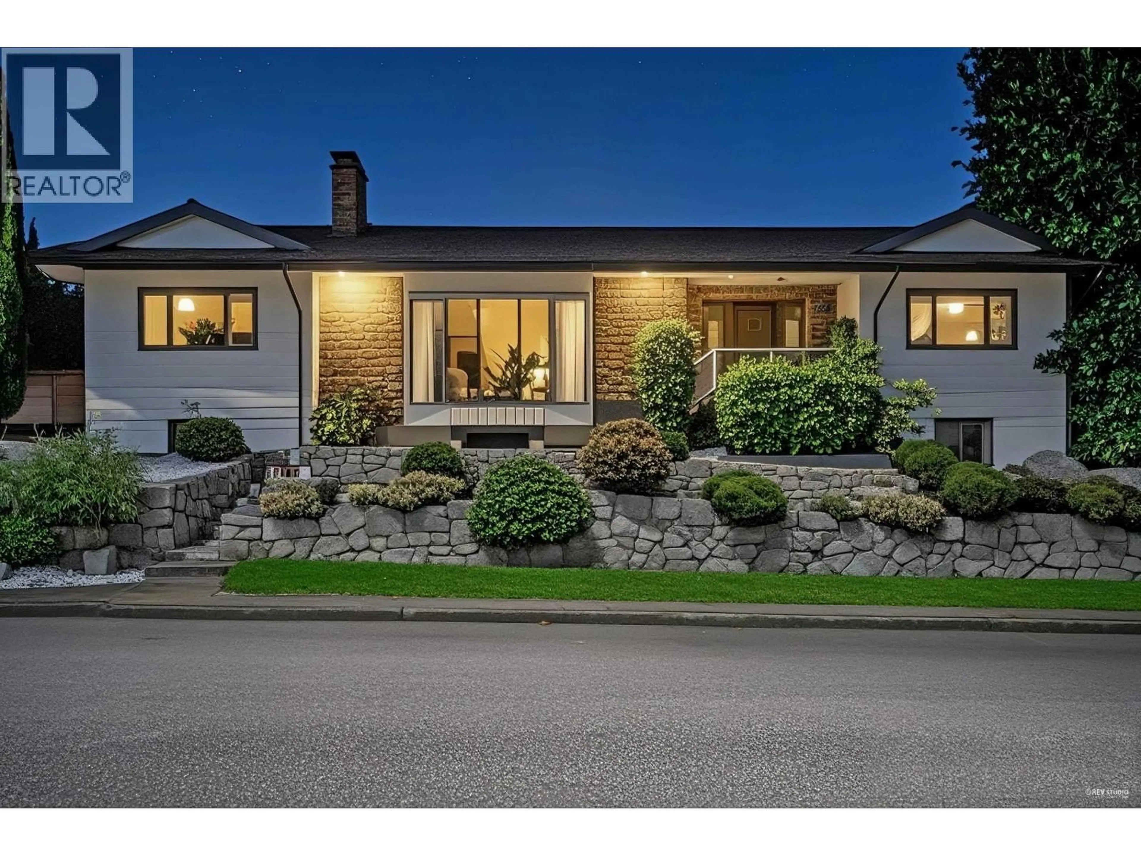 Unknown for 7665 SAPPERTON AVENUE, Burnaby British Columbia V3N4C9