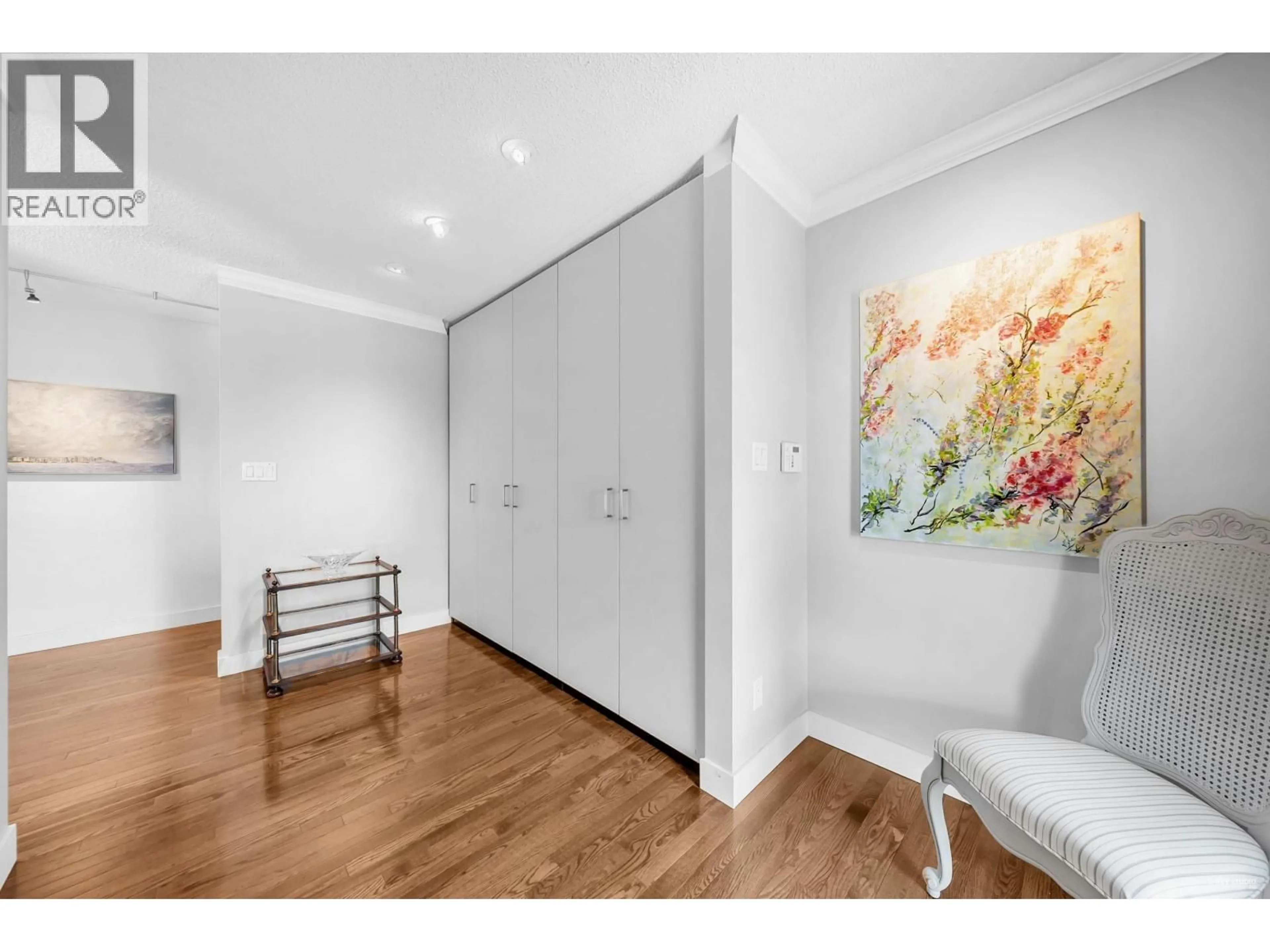 Indoor entryway for 7665 SAPPERTON AVENUE, Burnaby British Columbia V3N4C9