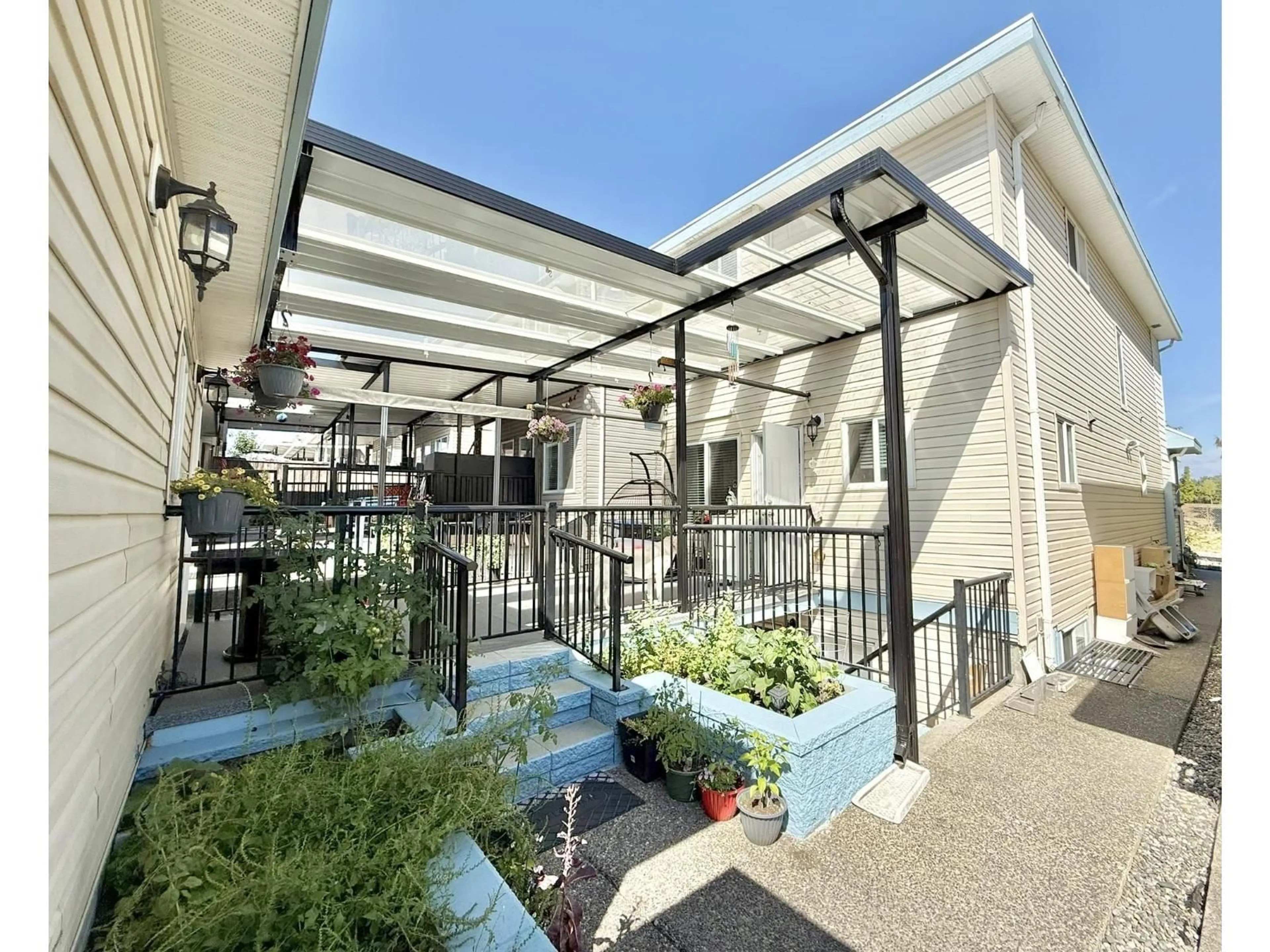 Patio, street for 6881 144A, Surrey British Columbia V3S2X8