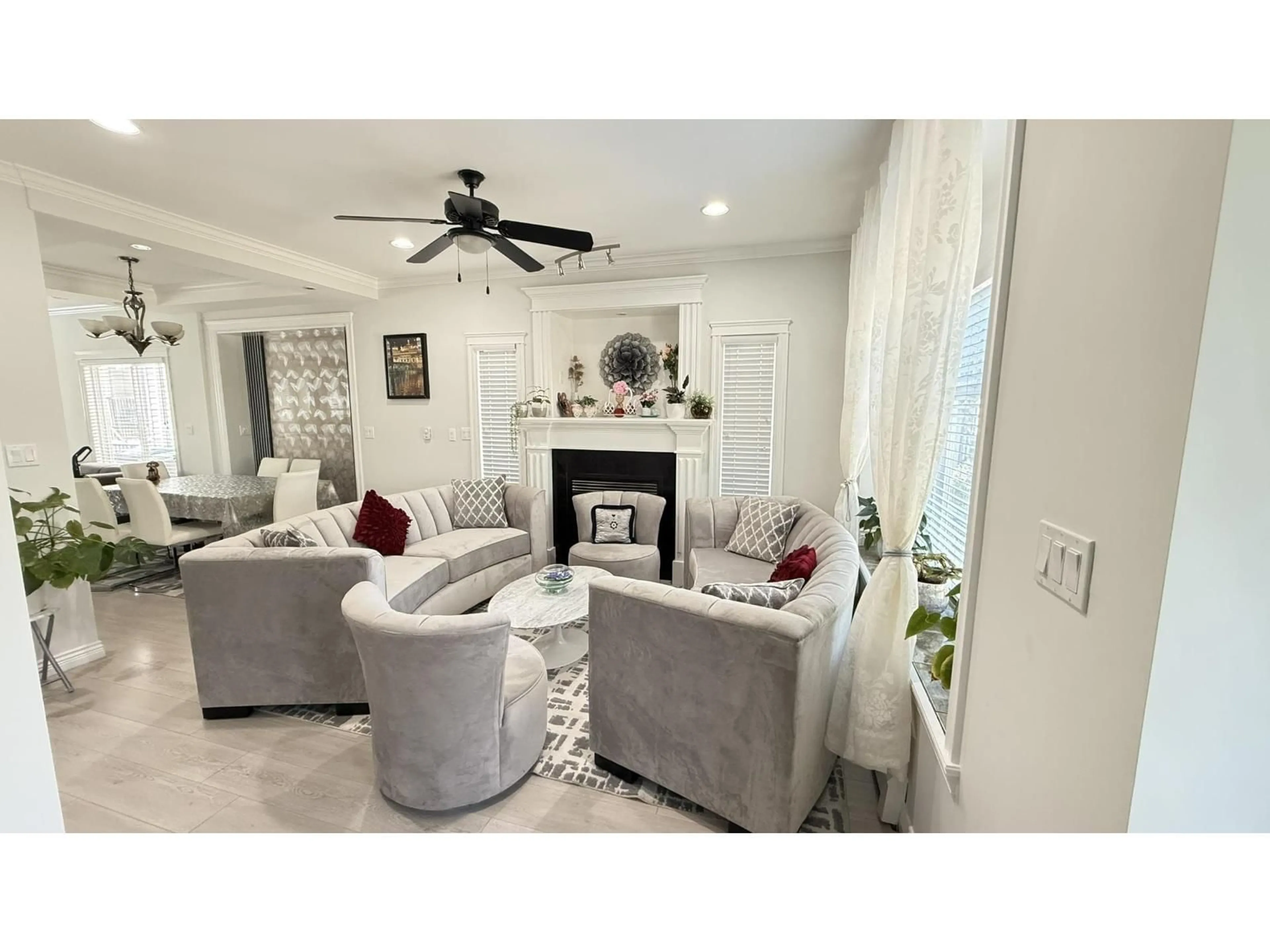 Living room with furniture, ceramic/tile floor for 6881 144A, Surrey British Columbia V3S2X8