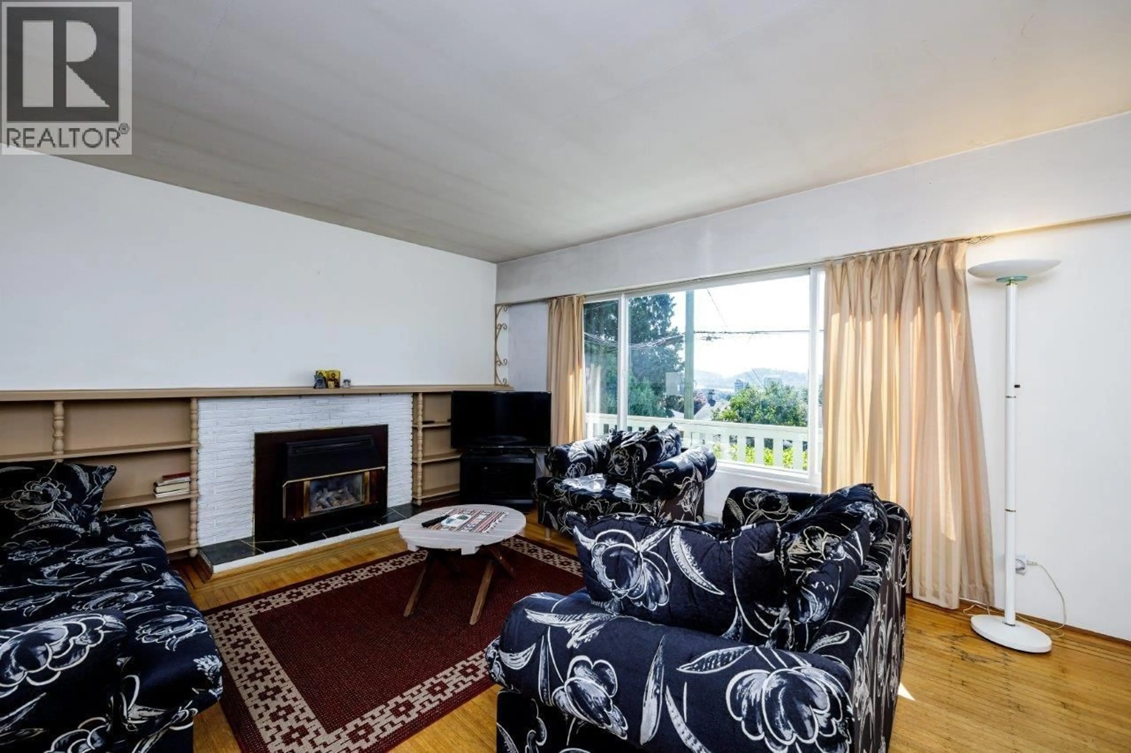 Living room with furniture, unknown for 1033 DRAYTON STREET, North Vancouver British Columbia V7L2C7