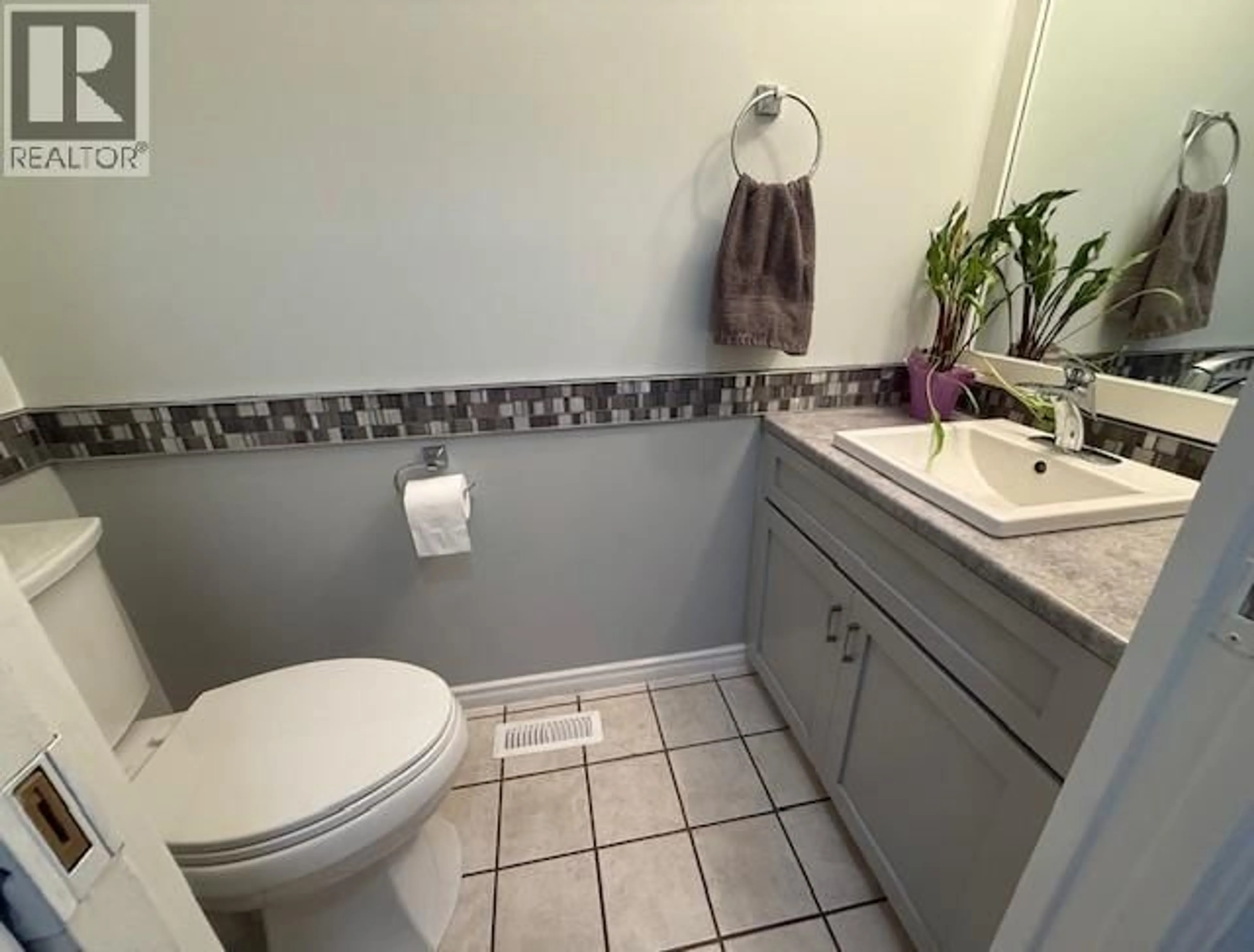 Standard bathroom, ceramic/tile floor for 10 - 1355 CITADEL DRIVE, Port Coquitlam British Columbia V3C5X6
