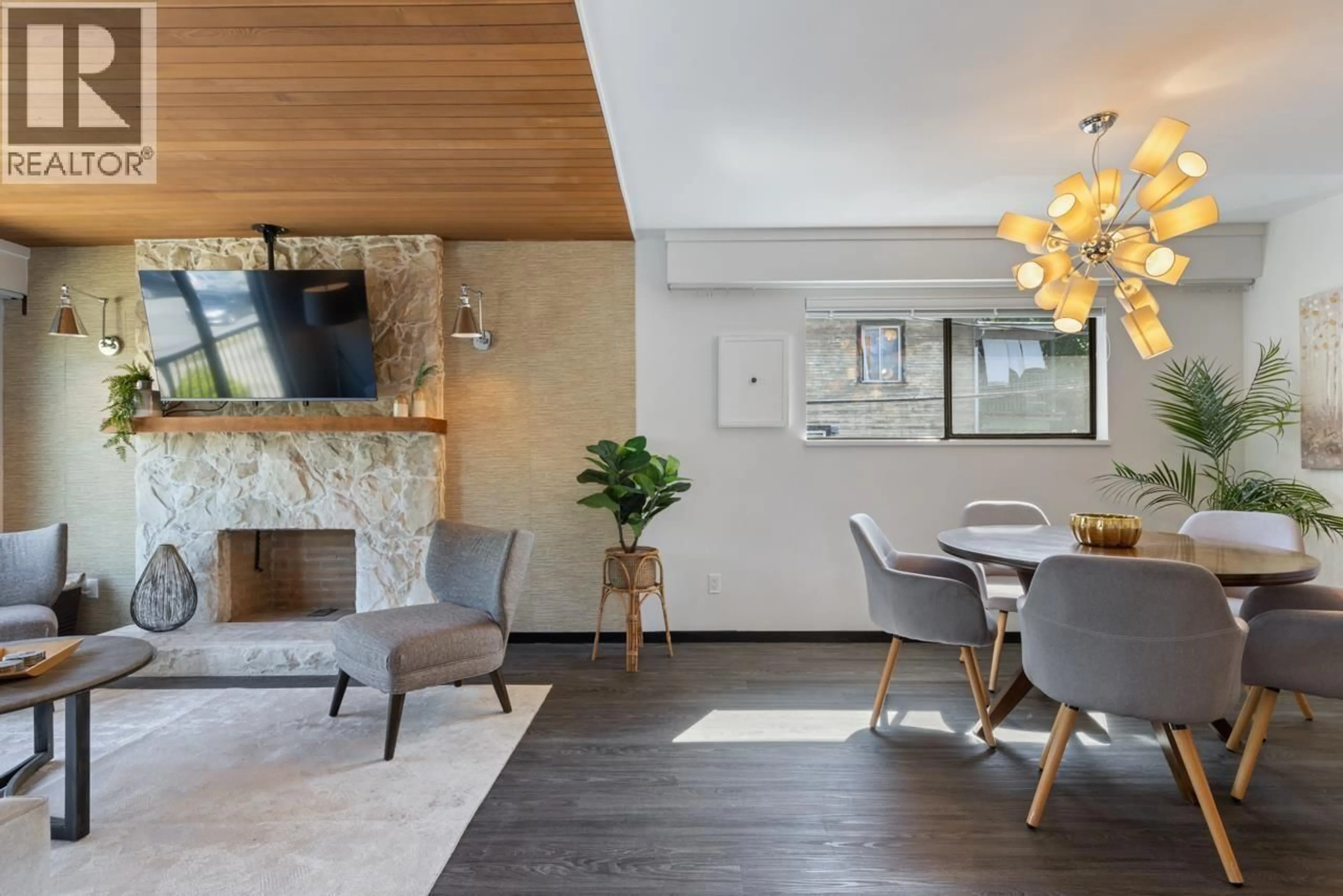 Living room with furniture, wood/laminate floor for 1446 15TH AVENUE, Vancouver British Columbia V5N2E7