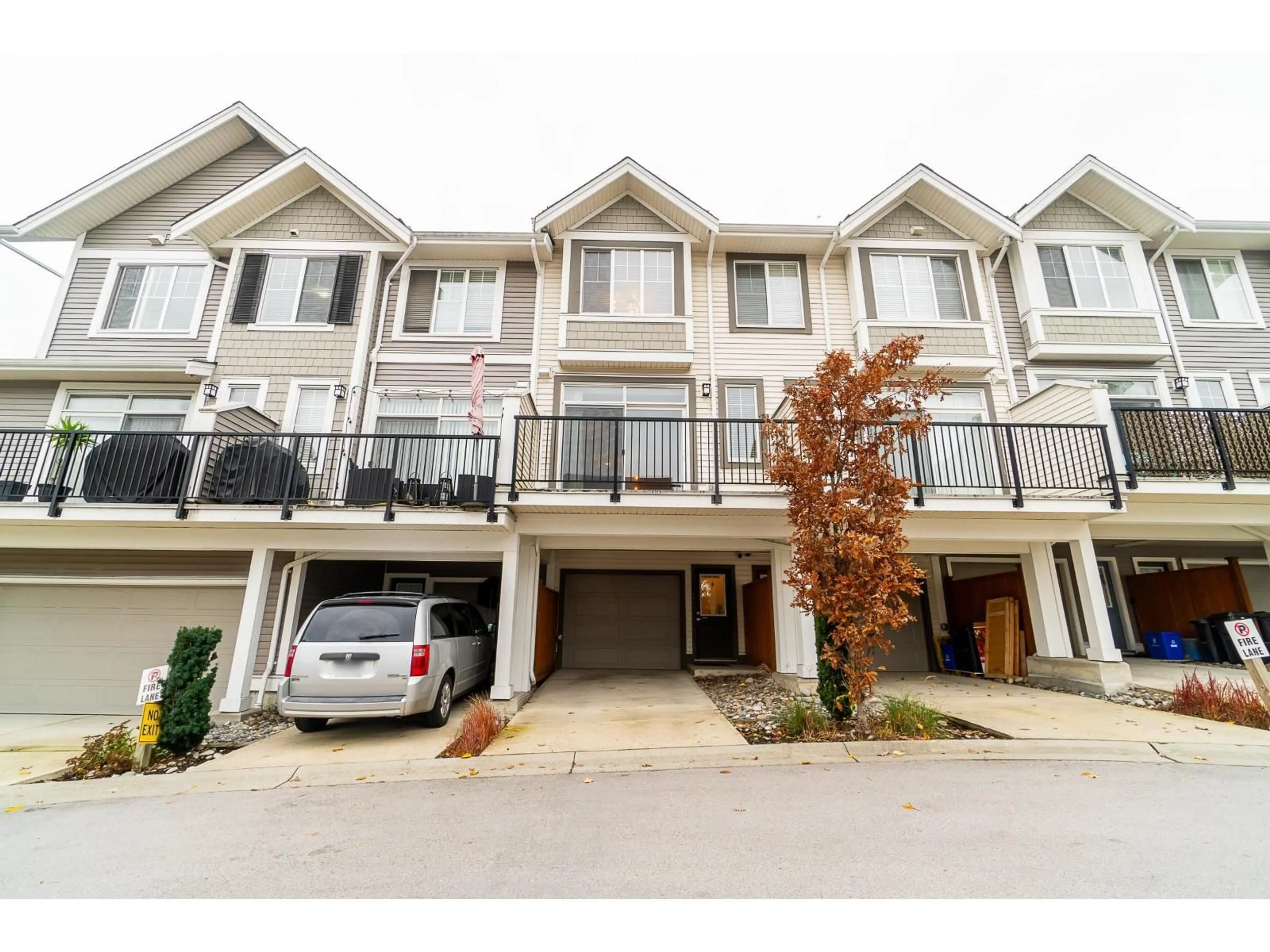 A pic from outside/outdoor area/front of a property/back of a property/a pic from drone, unknown for 64 - 7169 208A, Langley British Columbia V4A2J2