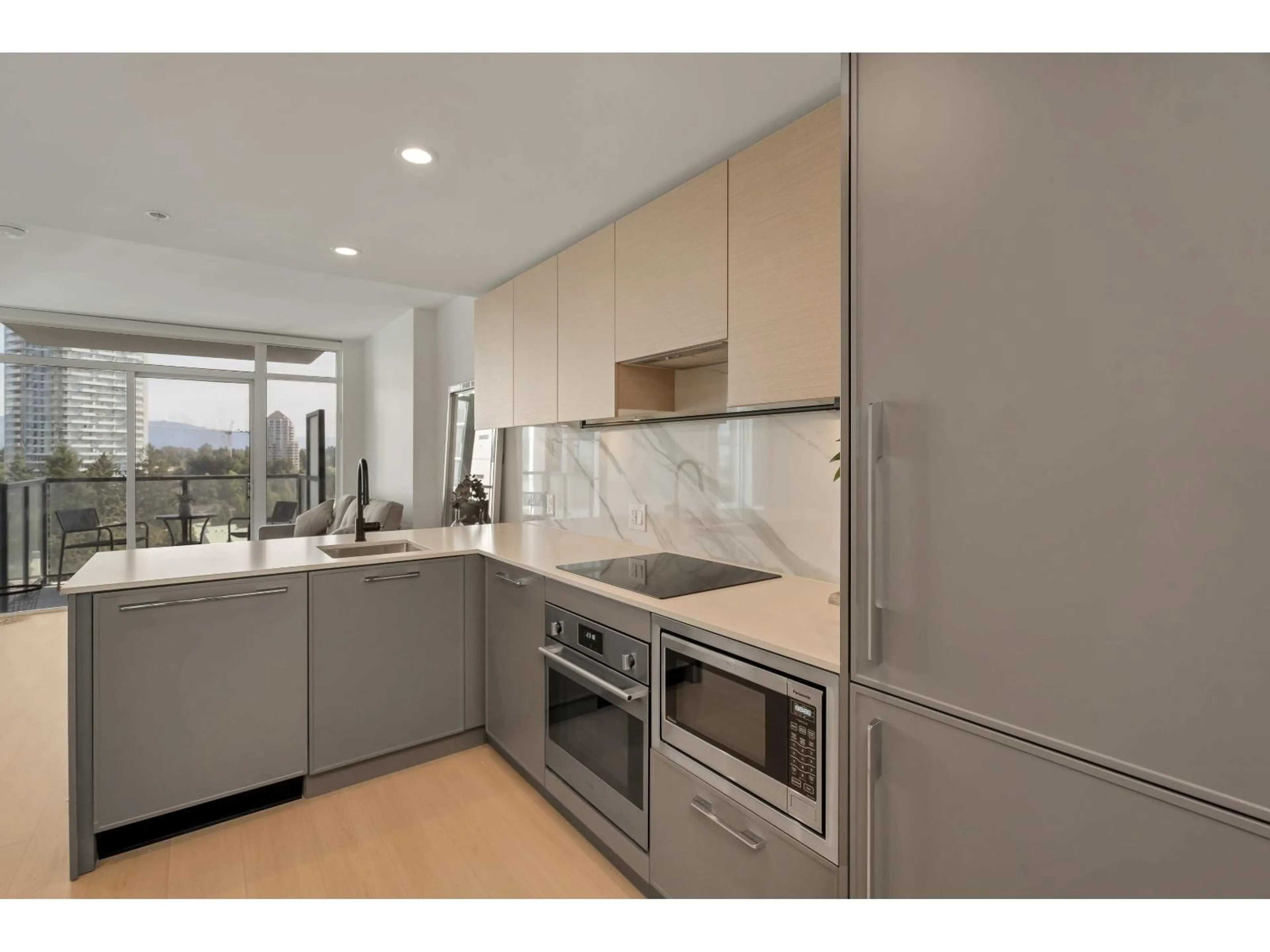 Standard kitchen, unknown for 1205 - 13745 GEORGE JUNCTION, Surrey British Columbia V3T0V7