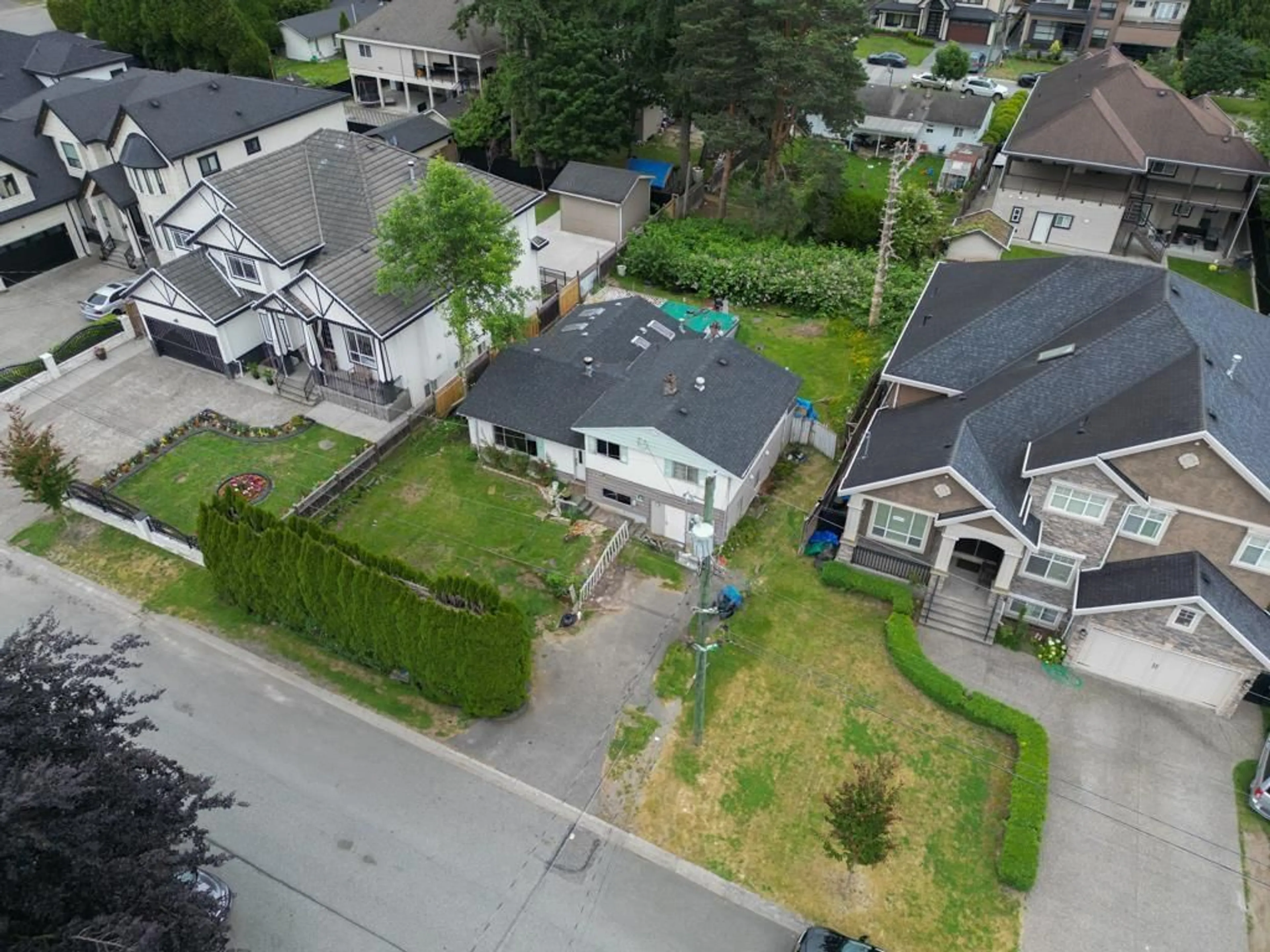 A pic from outside/outdoor area/front of a property/back of a property/a pic from drone, street for 8854 139, Surrey British Columbia V3V5X4