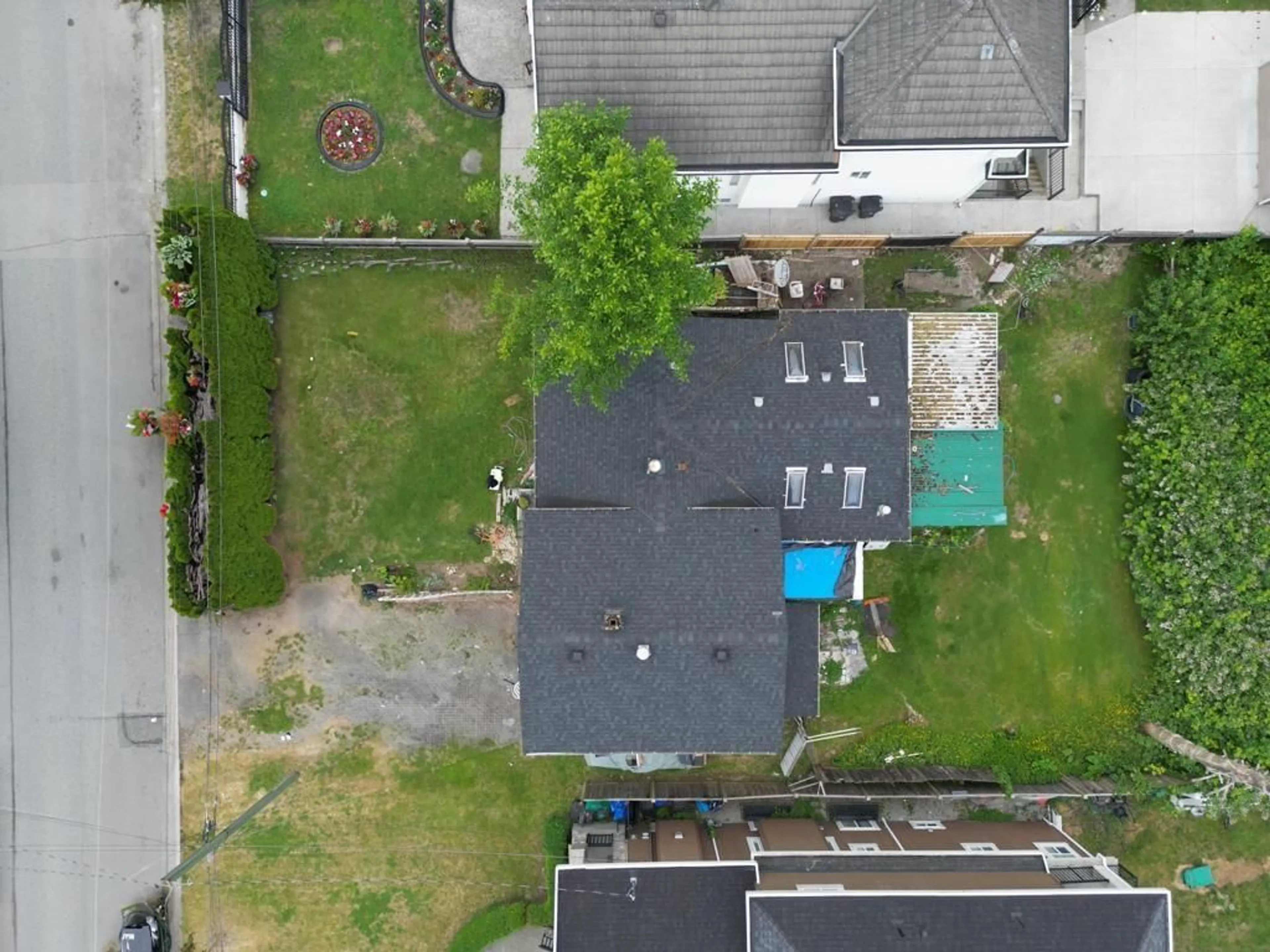 A pic from outside/outdoor area/front of a property/back of a property/a pic from drone, street for 8854 139, Surrey British Columbia V3V5X4