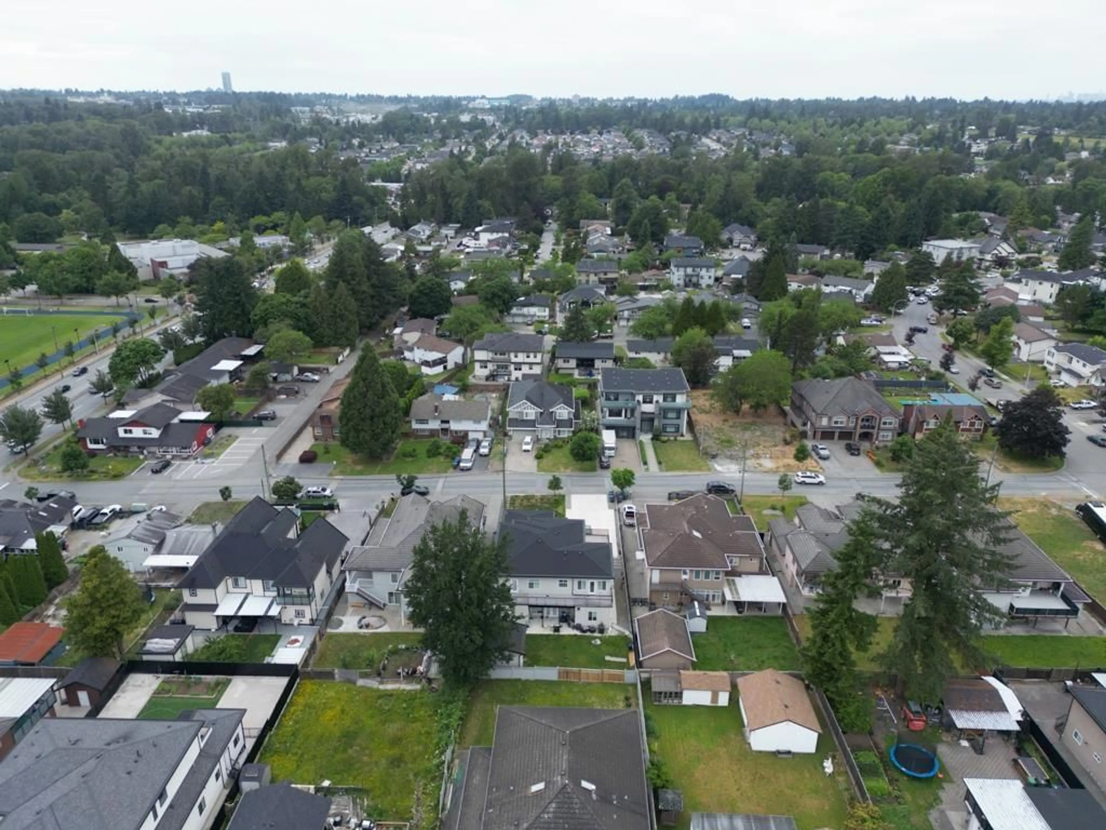 A pic from outside/outdoor area/front of a property/back of a property/a pic from drone, unknown for 8854 139, Surrey British Columbia V3V5X4