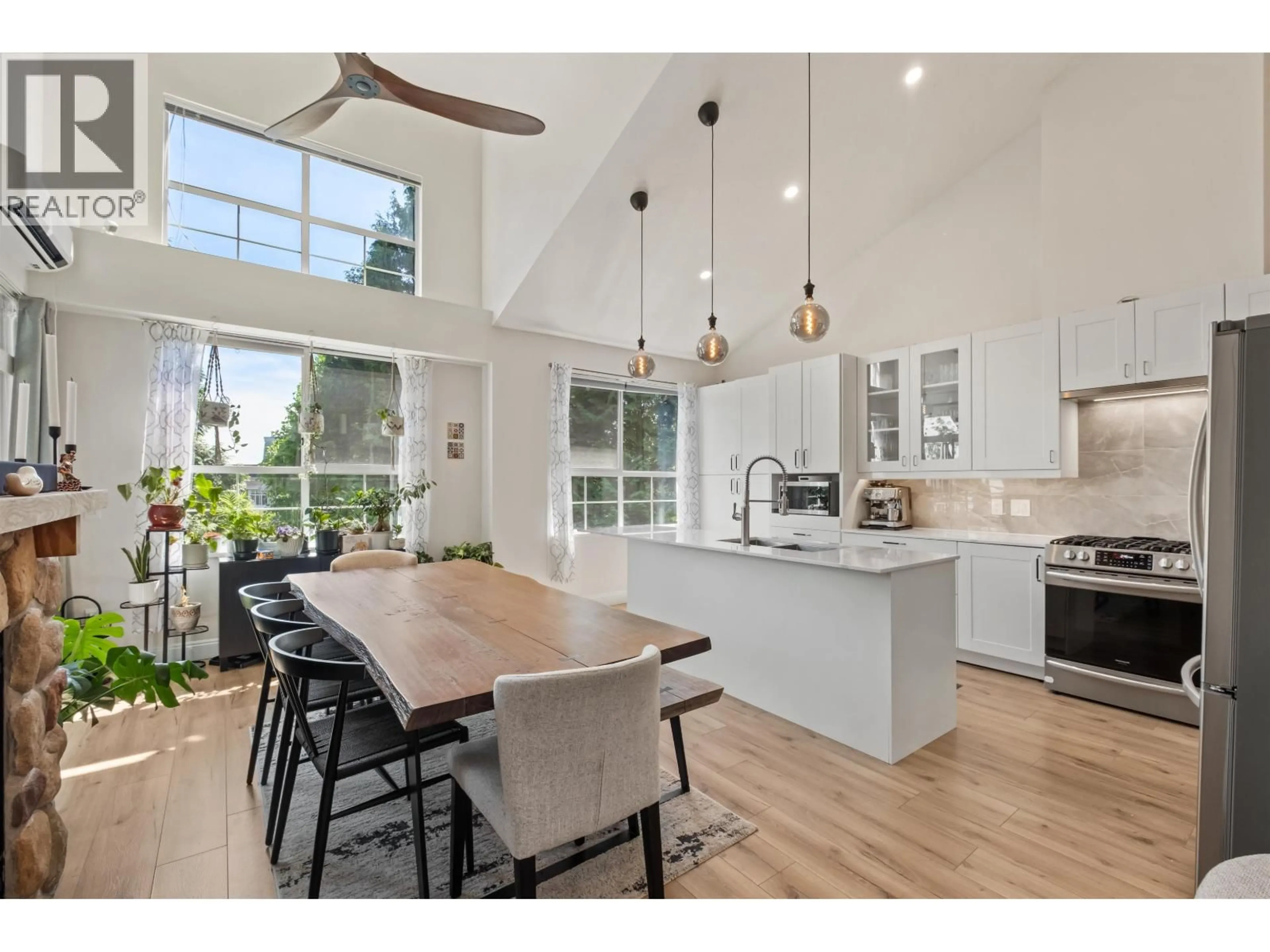 Open concept kitchen, wood/laminate floor for 122 - 1465 PARKWAY BOULEVARD, Coquitlam British Columbia V3E3E6