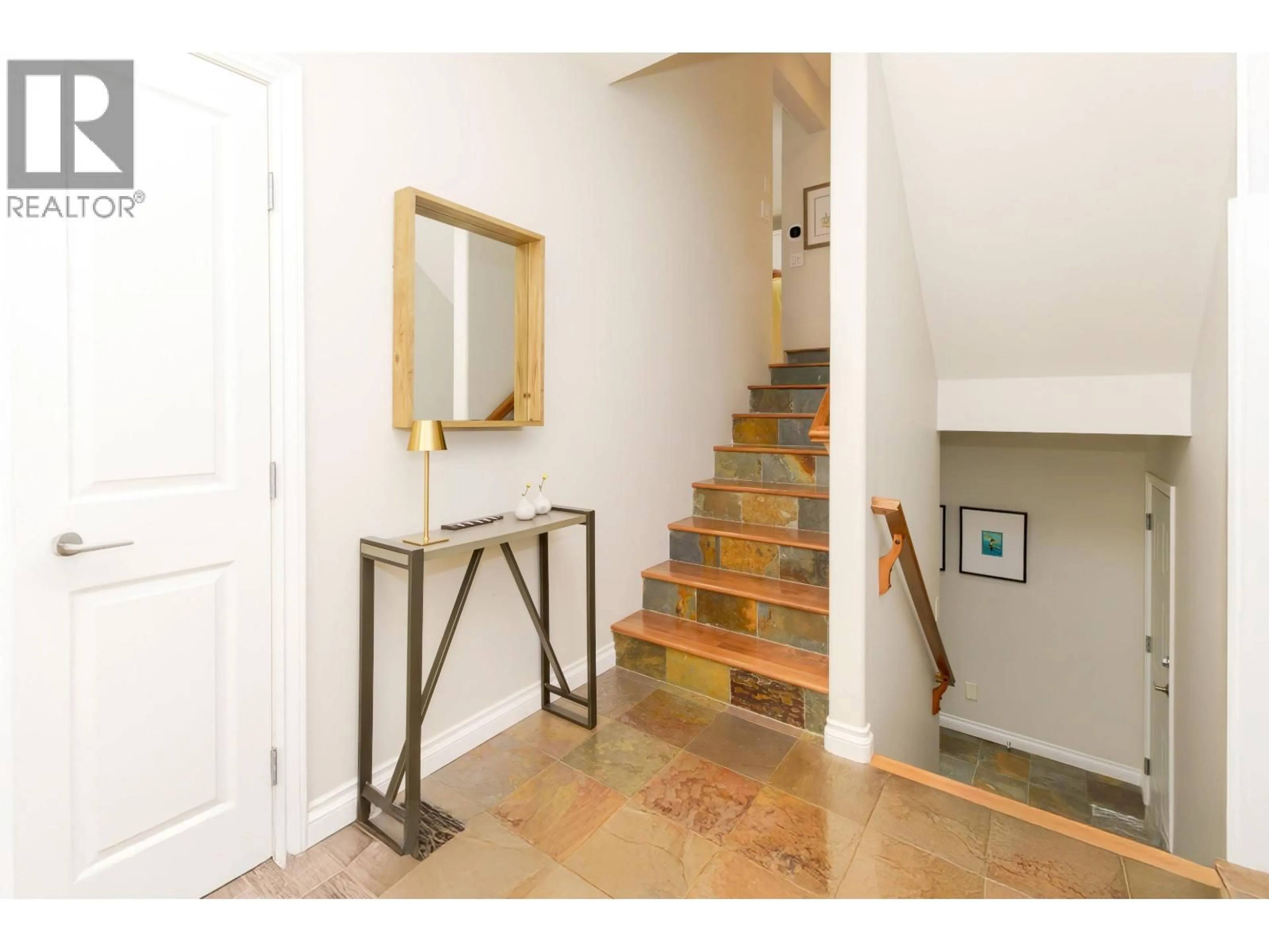Indoor entryway for 10 - 2287 ARGUE STREET, Port Coquitlam British Columbia V3C6R2