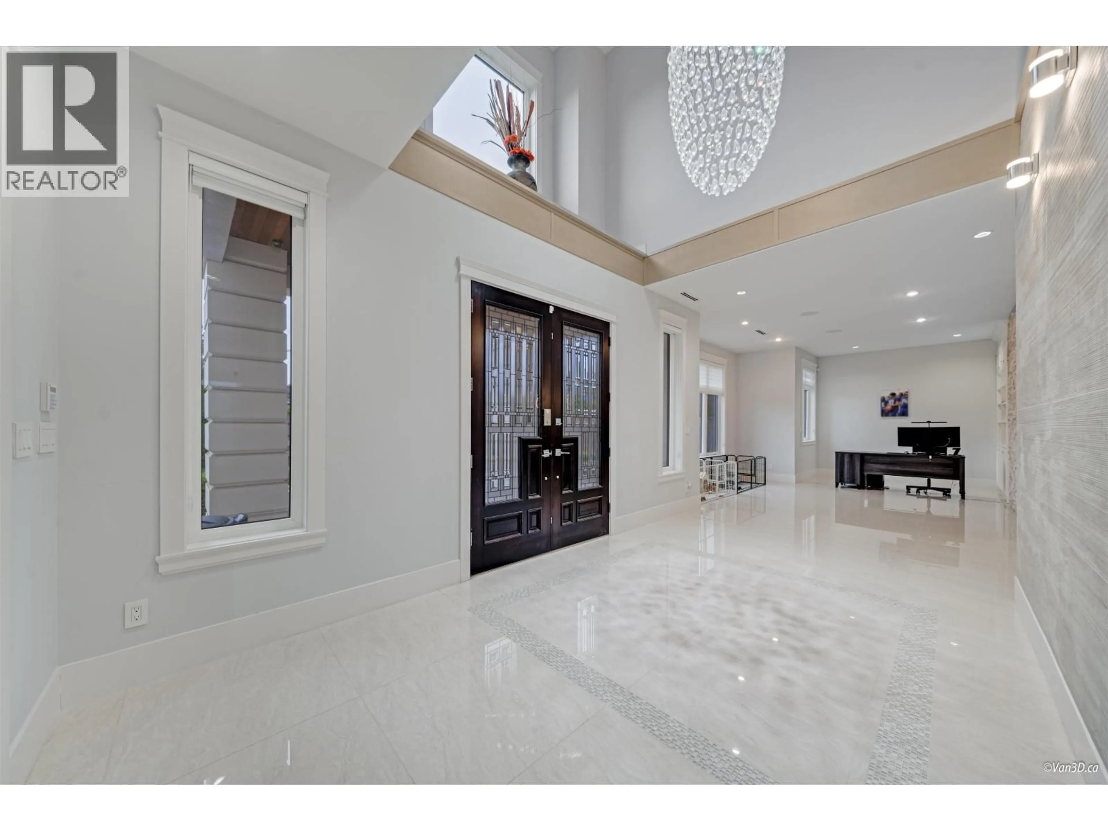 Indoor foyer for 656 BLUE MOUNTAIN STREET, Coquitlam British Columbia V3J4R6
