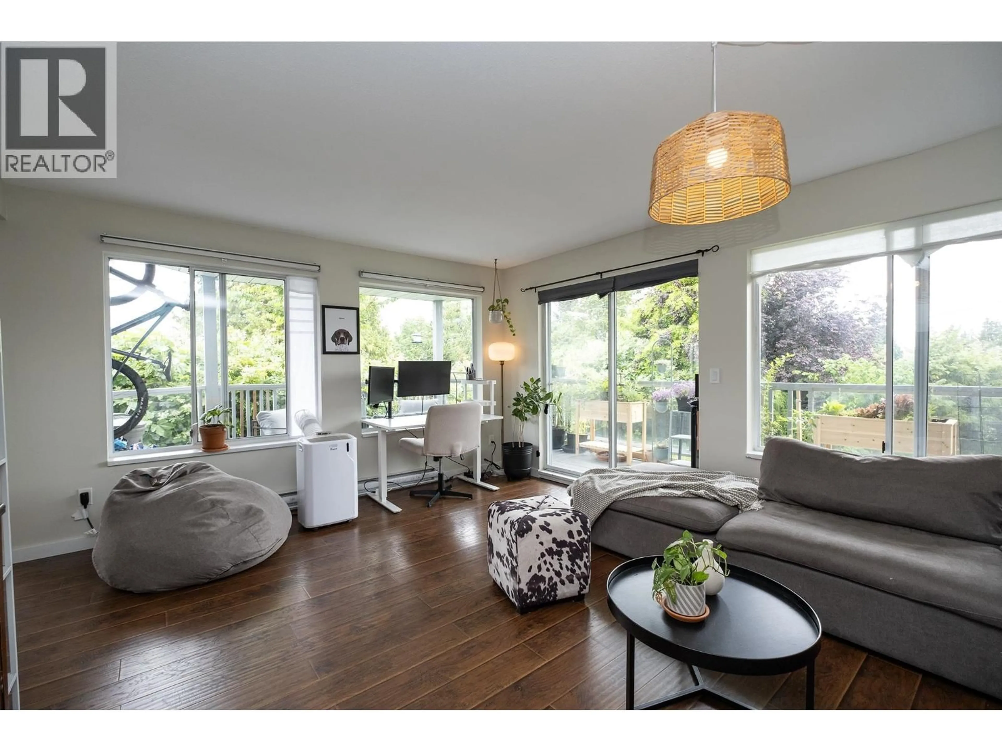 Living room with furniture, wood/laminate floor for 756 GIBSONS WAY, Gibsons British Columbia V0N1V9