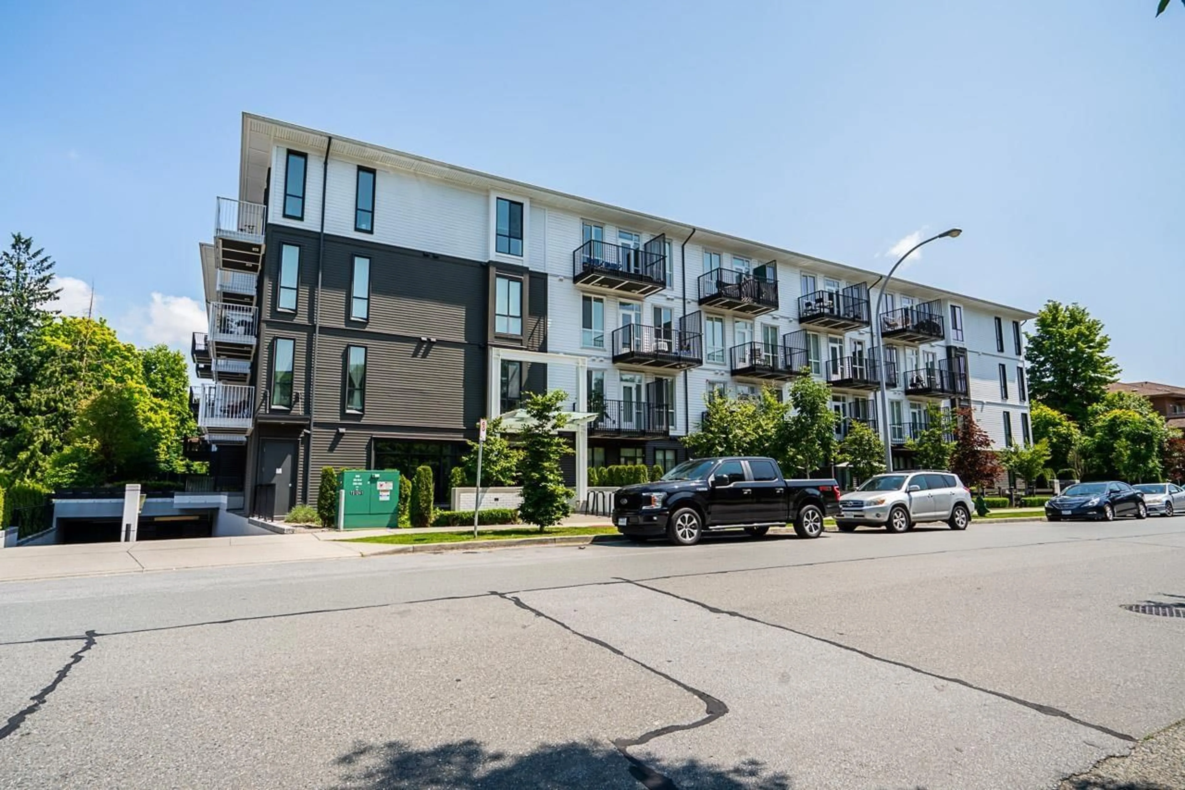 Patio, street for 405 - 10168 149, Surrey British Columbia V3R0E9