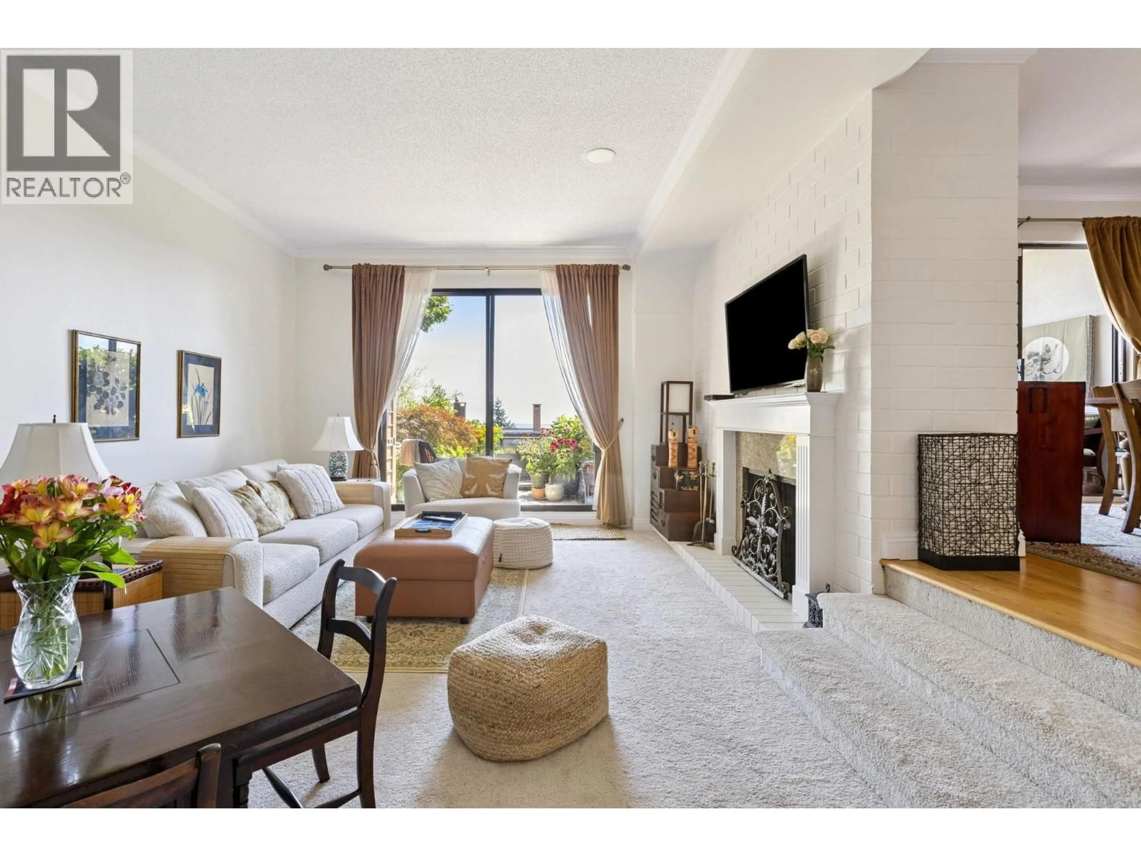 Living room with furniture, unknown for 24 - 2214 FOLKESTONE WAY, West Vancouver British Columbia V7S2X7